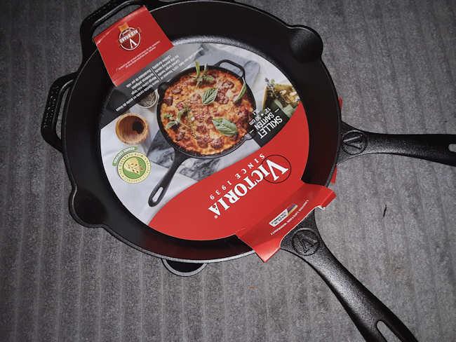 Victoria 12-Inch Cast Iron Skillet, Pre-Seasoned Cast-Iron Frying Pan with Long Handle, Made in Colombia customer photo 2