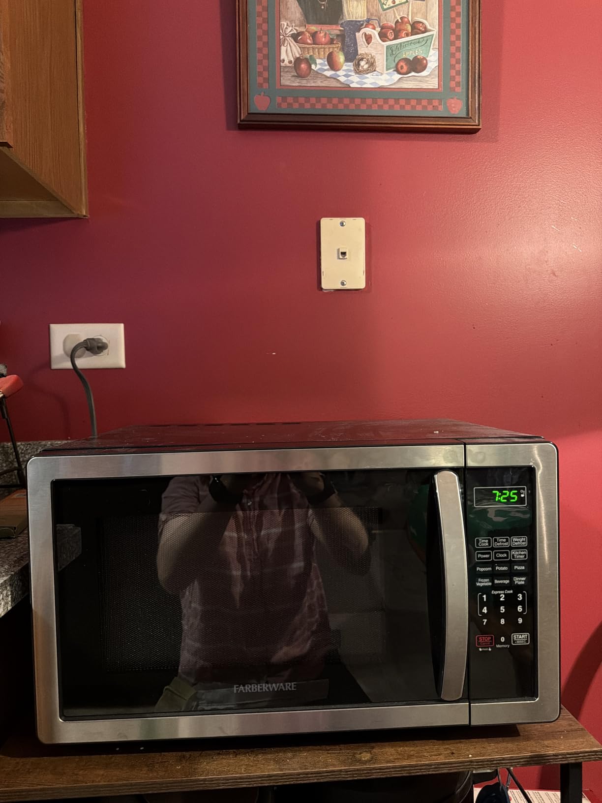 Farberware 1.1 Cu. Ft. Countertop Microwave Oven - 1000 Watts Power, Auto Cook Settings, Defrost, Easy Clean and Child Safety Lock - Stainless customer photo 2