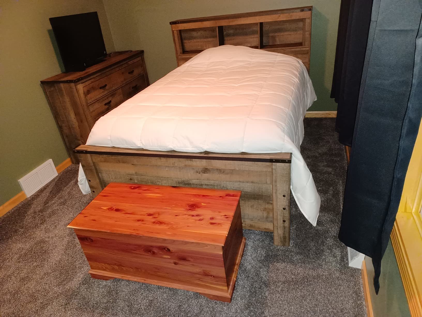 DutchCrafters Rustic Solid Wood Natural Wooden Cedar Chest, Aromatic Cedar Scent - Linen Blanket Storage Chest, Clothes Storage Trunk, End of Bed Storage Bench - Amish Made in USA (36