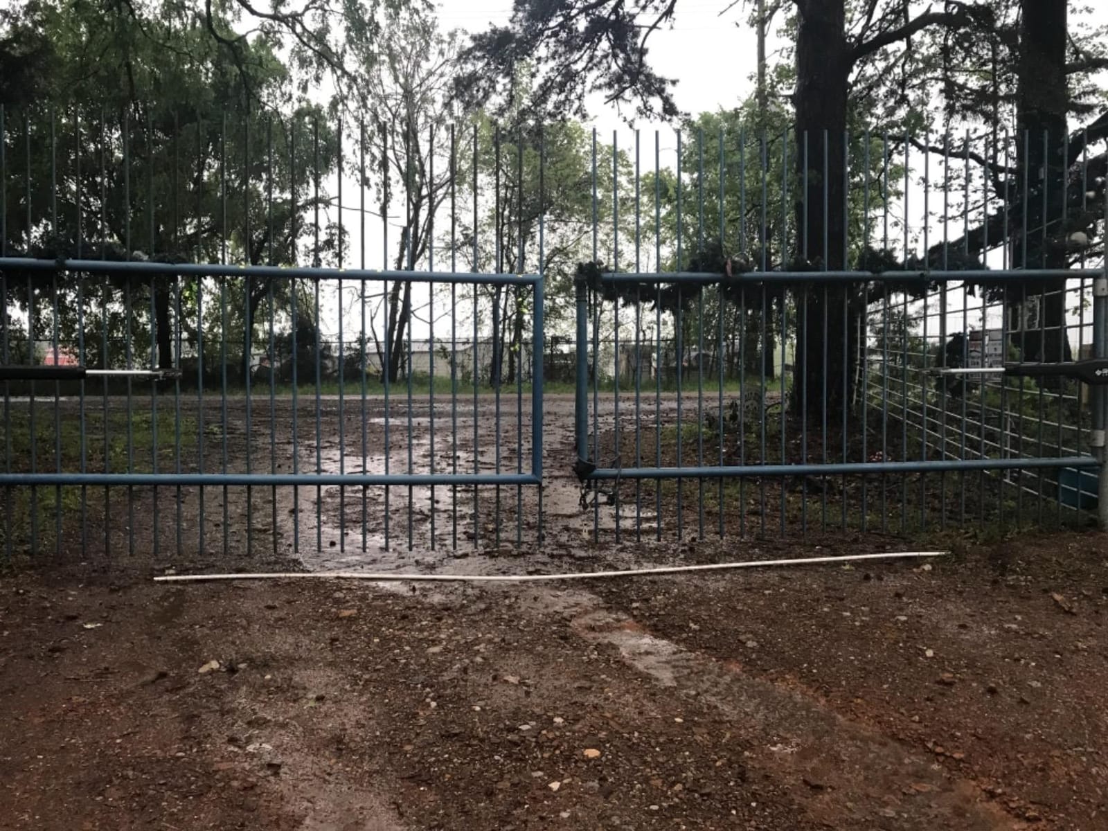 GC GHOST CONTROLS Heavy-Duty Automatic Gate Opener Kit for Swing Gates with Long-Range Gate Opener Remote - Model TDS2 customer photo 2