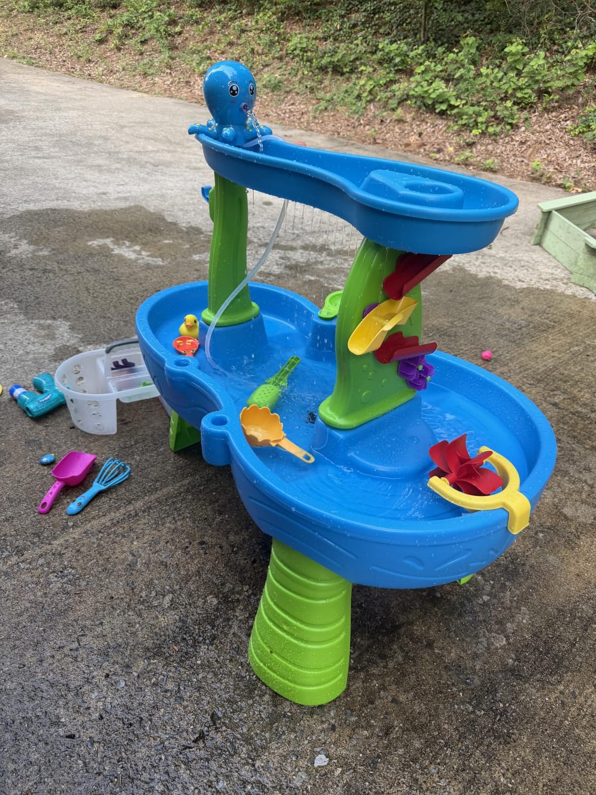 Step2 Rain Showers Splash Pond Water Table, Kids Water and Sand Activity Sensory Playset, Summer Outdoor Toys, 13 Piece Water Toy Accessories, For Toddlers 1.5+ Years Old, Blue & Green customer photo 1