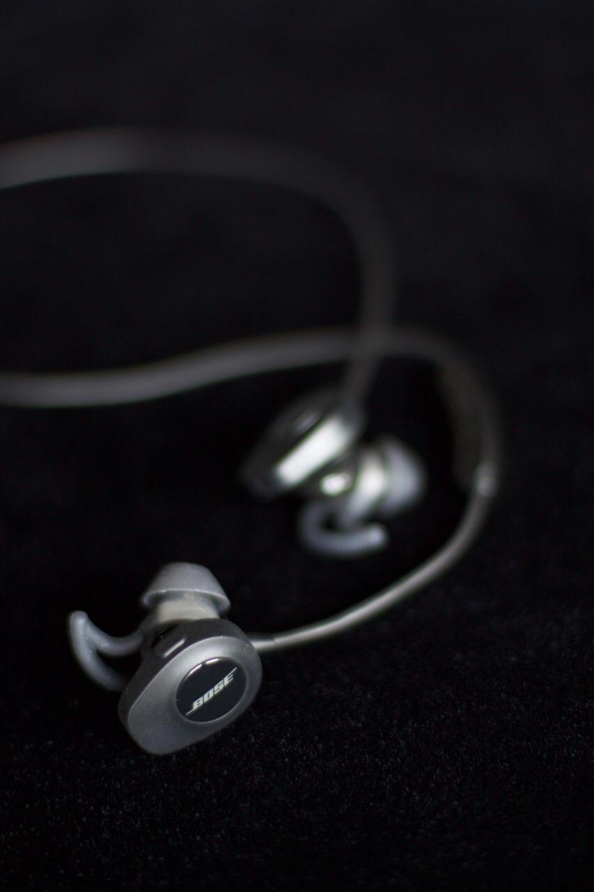 Bose SoundSport, Wireless Earbuds, (Sweatproof Bluetooth Headphones for Running and Sports), Black customer photo 2