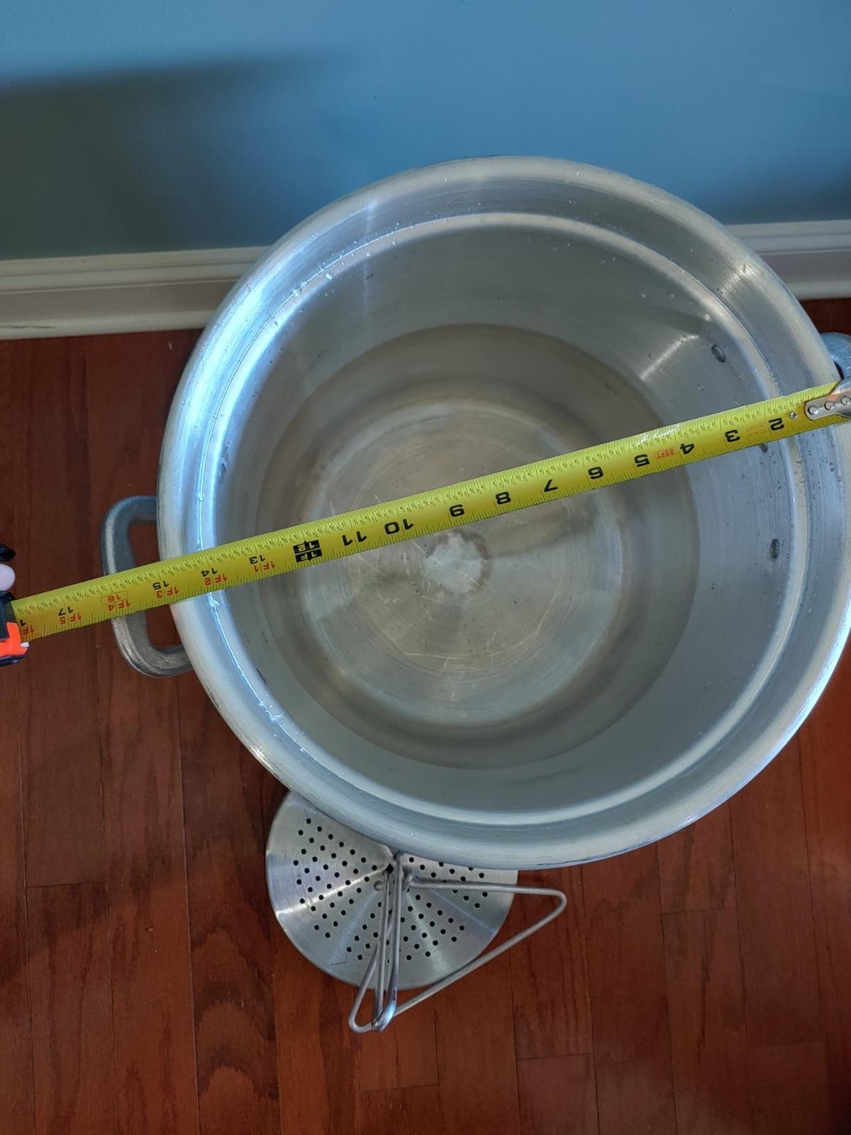 Bayou Classic Turkey Fryer Pot, 42 Qt with Vented Lid, Riveted Handles, Poultry Rack, Thermometer customer photo 1