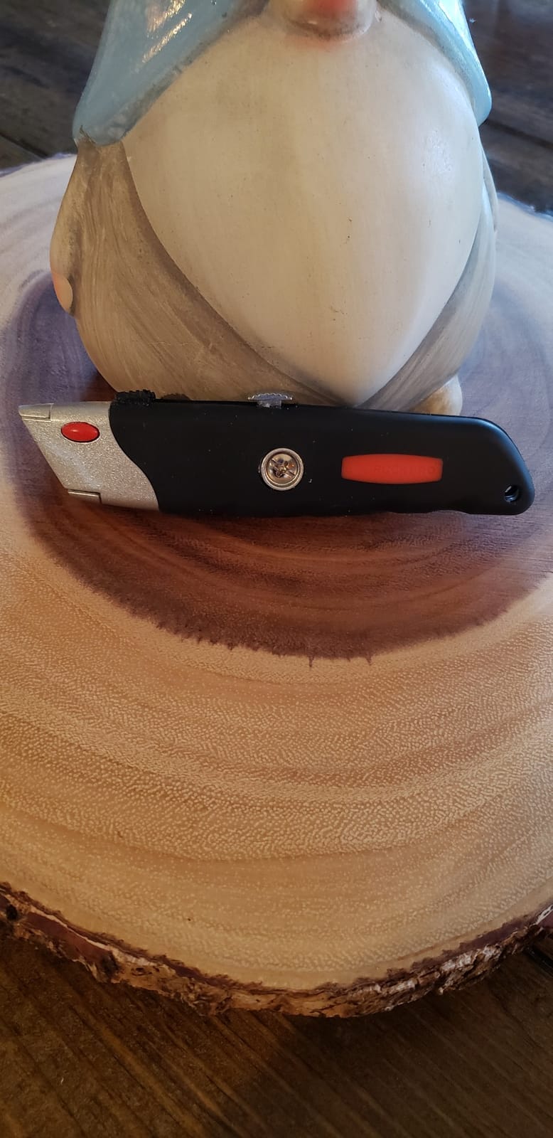 INTERNET'S BEST Premium Utility Knife Set | Retractable Box Cutter with Rubber Handle (2 Knives + Extra Blades) customer photo 2