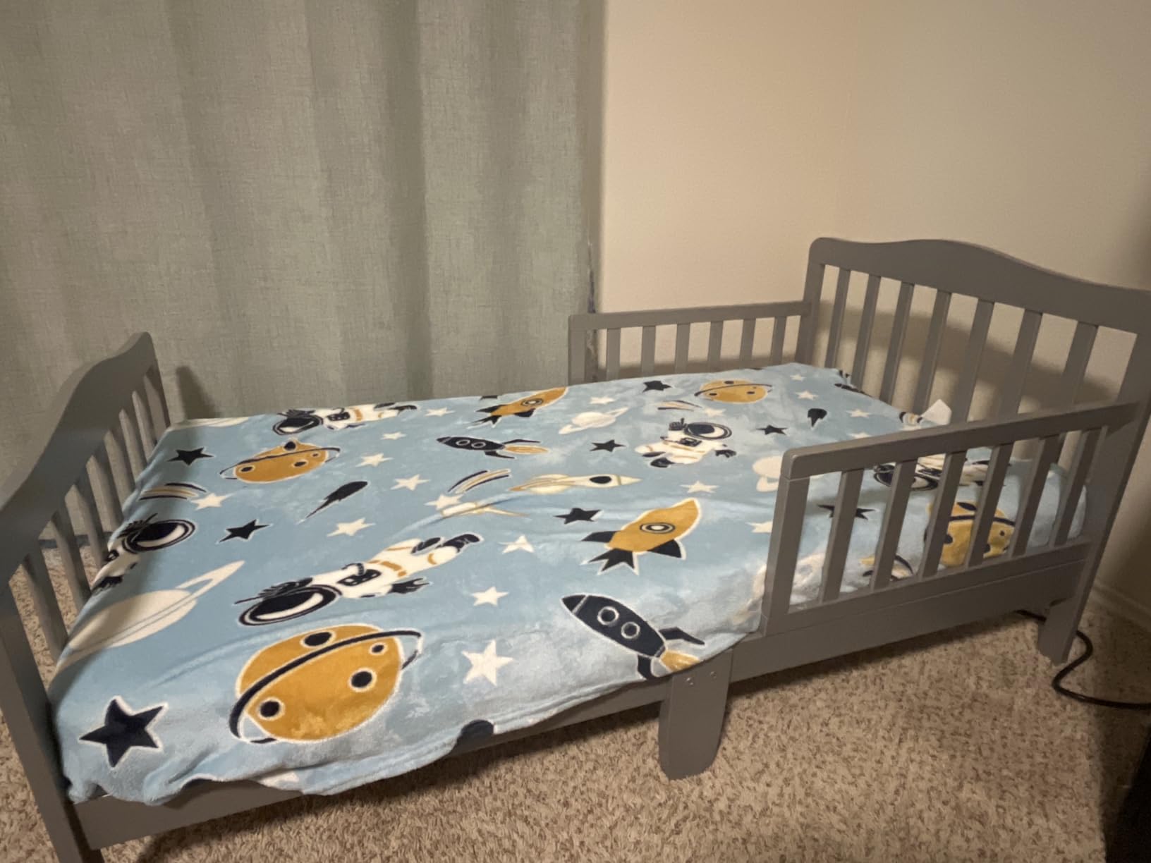 Dream On Me Classic Design Toddler Bed, GREENGUARD Gold, Cool Grey | Slatterd Curved Design, Low to Floor Bed, 2 Safety Guard Rails, Sturdy Wooden Frame, 50 Lb Limit, BSA Verified customer photo 1