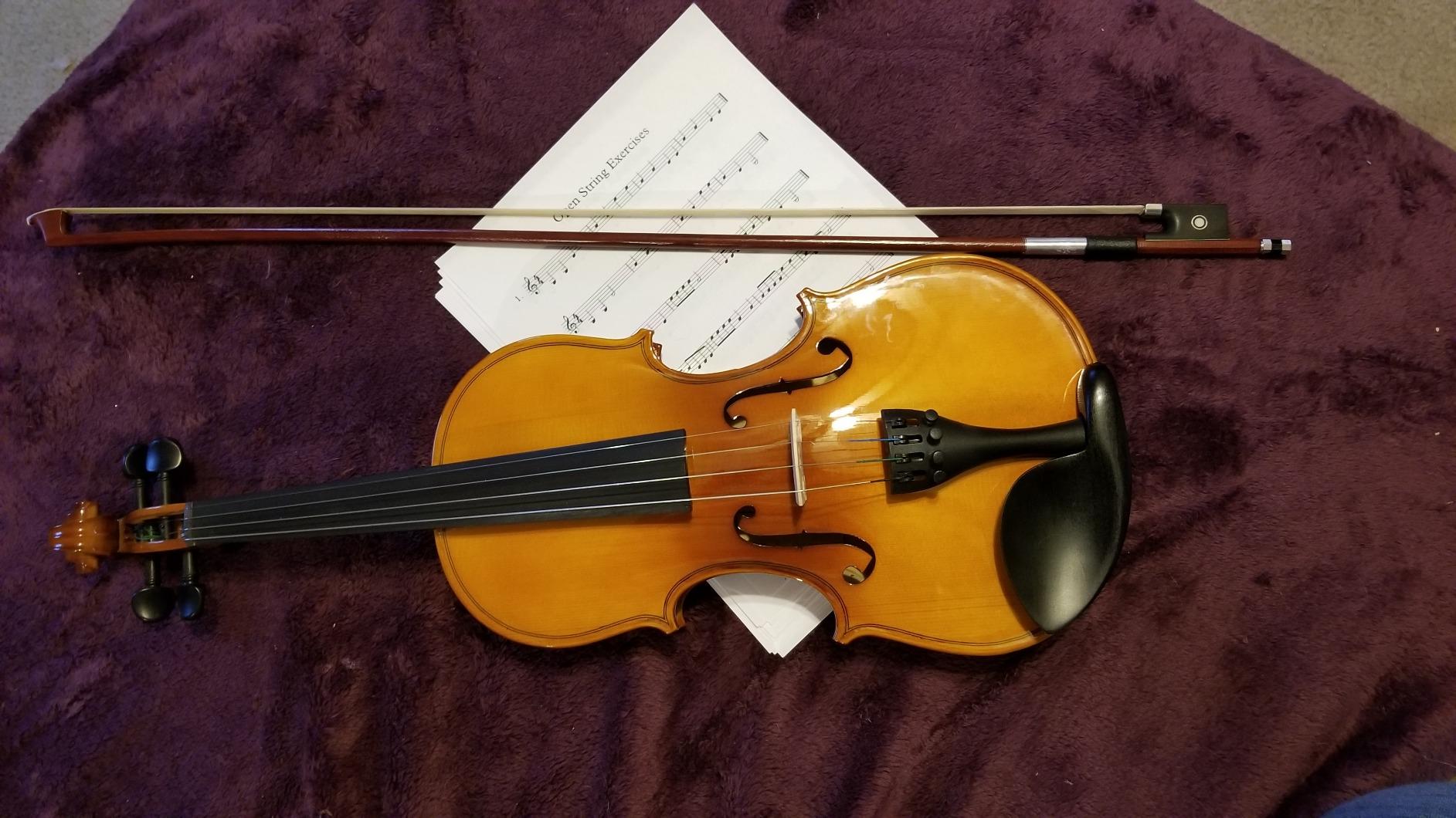 Mendini by Cecilio Violin 4/4 Full Size Set For Beginners - Hand Carved Acoustic Violins Set - Fiddle Solidwood Kit with Hard Case, Two Bows, Tuner, Rosin, Shoulder Rest, Extra Strings, Lesson Book customer photo 1