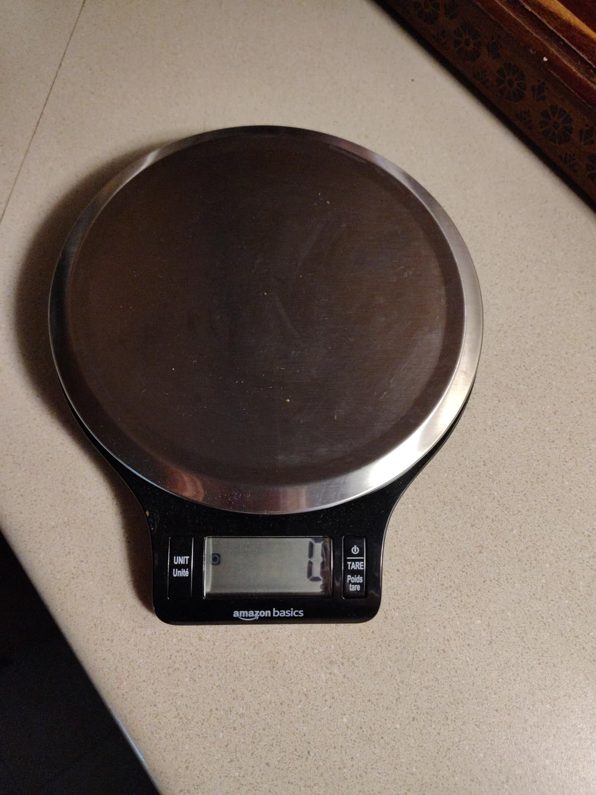 Amazon Basics Digital Kitchen Scale with LCD Display, Tare Function, Multiple Units, Weighs up to 11 Pounds, Batteries Included, Black and Stainless Steel customer photo 1