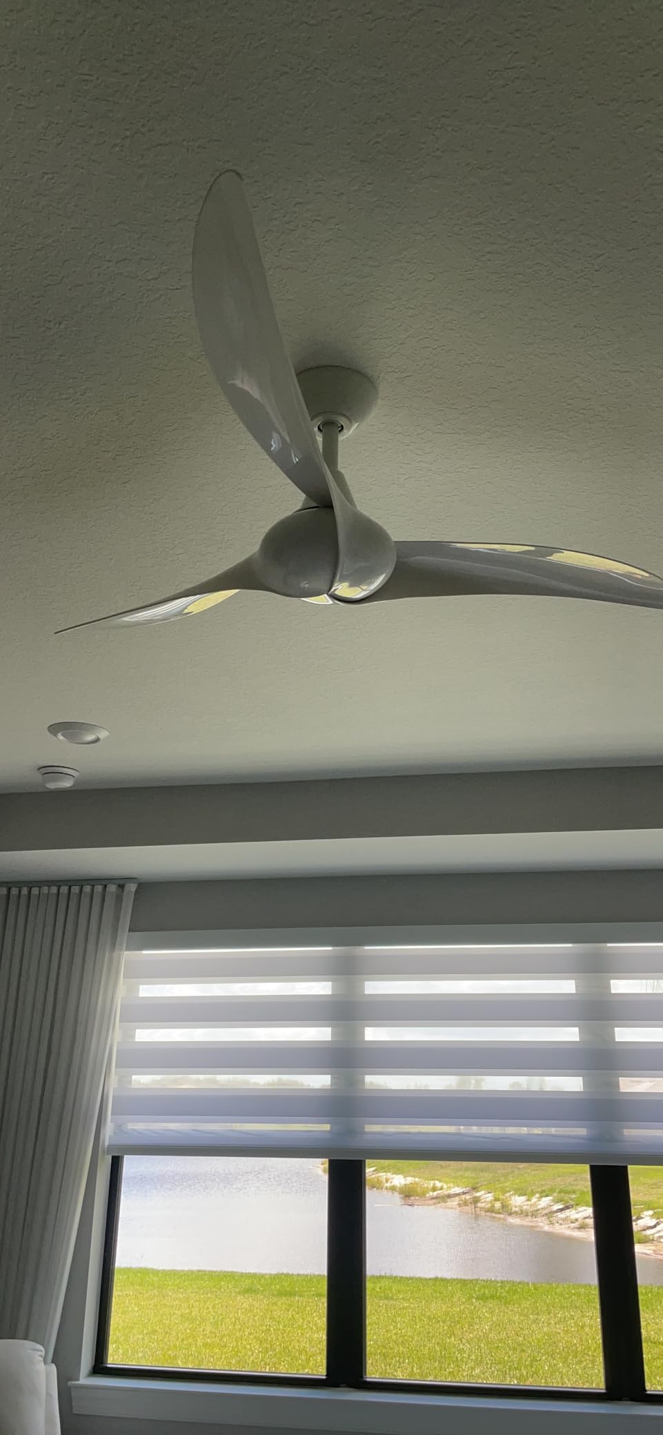 Minka-Aire F843-WH Wave 52 Inch 3 Blade Ceiling Fan - White customer photo 1