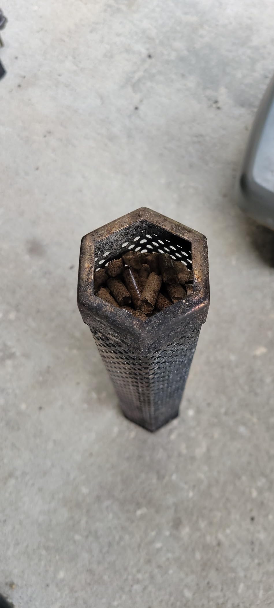 LIZZQ Premium Pellet Smoker Tube 12 inches - 5 Hours of Billowing Smoke | Hot or Cold Smoking - for Any Grill or Smoker - An Easy and Safe Way to Provide Smoking - Free eBook Grilling Ideas & Recipes customer photo 2