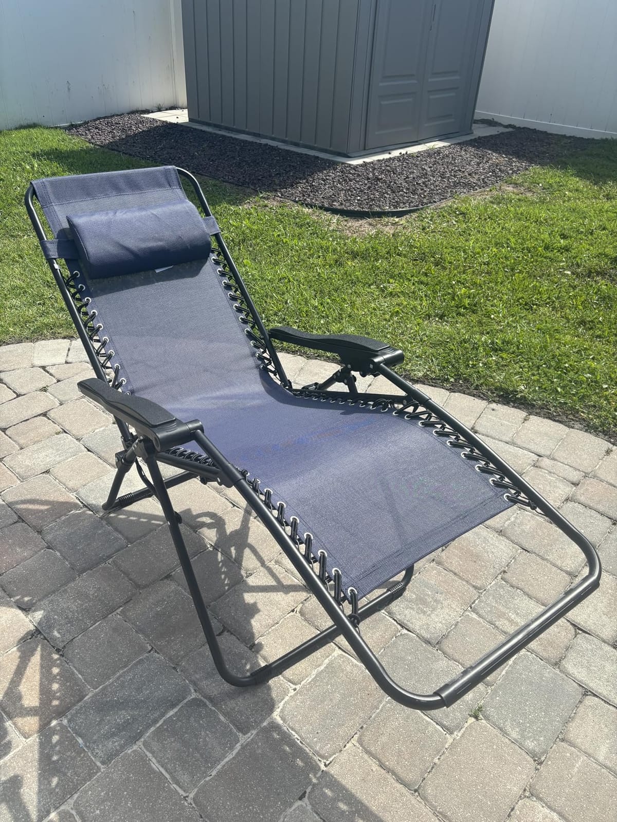 Amazon Basics Zero Gravity Lounge Chair with Pillow, Foldable Outdoor Reclining Chair for Patio and Beach, Weather-Resistant Textilene, 300 lb Capacity, 26