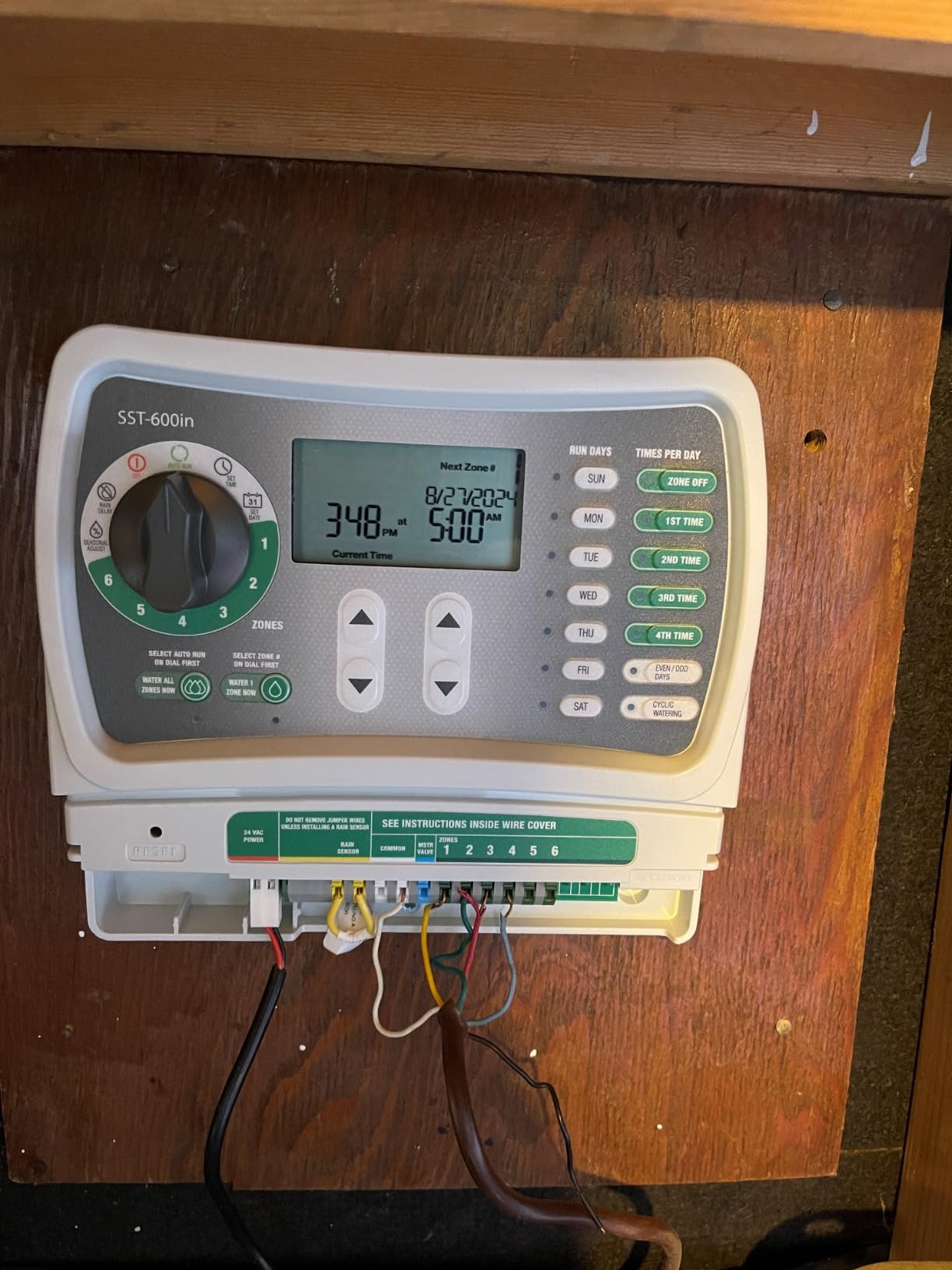 Rain Bird SST600IN Simple-to-Set Indoor Sprinkler/Irrigation System Timer/Controller, 6-Zone/Station (This New/Improved Model Replaces SST600I),Gray/Green customer photo 1