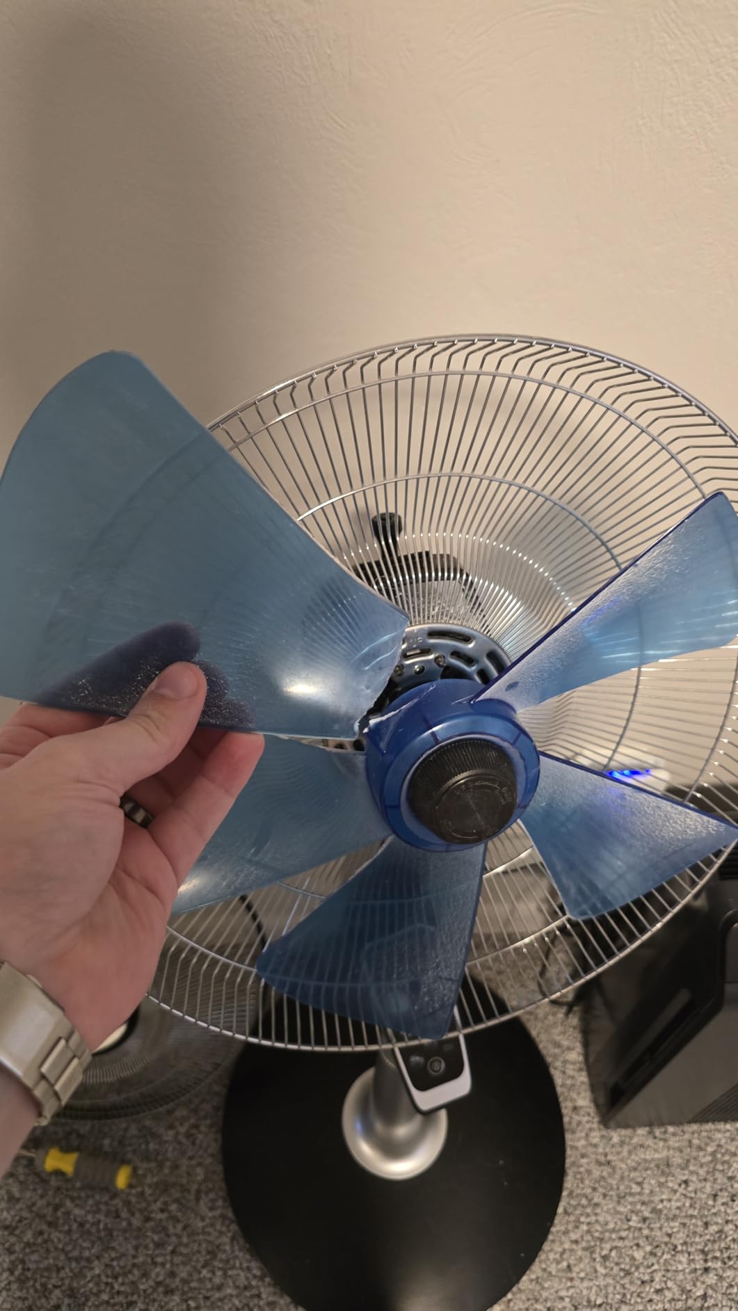 Rowenta Pedestal Fan, 53 Inches, Ultra Quiet Oscillating Fan for Bedroom, Portable, 5 Speeds, Refresh Up to 23-Feet, Silver, Indoor, VU5670 customer photo 2