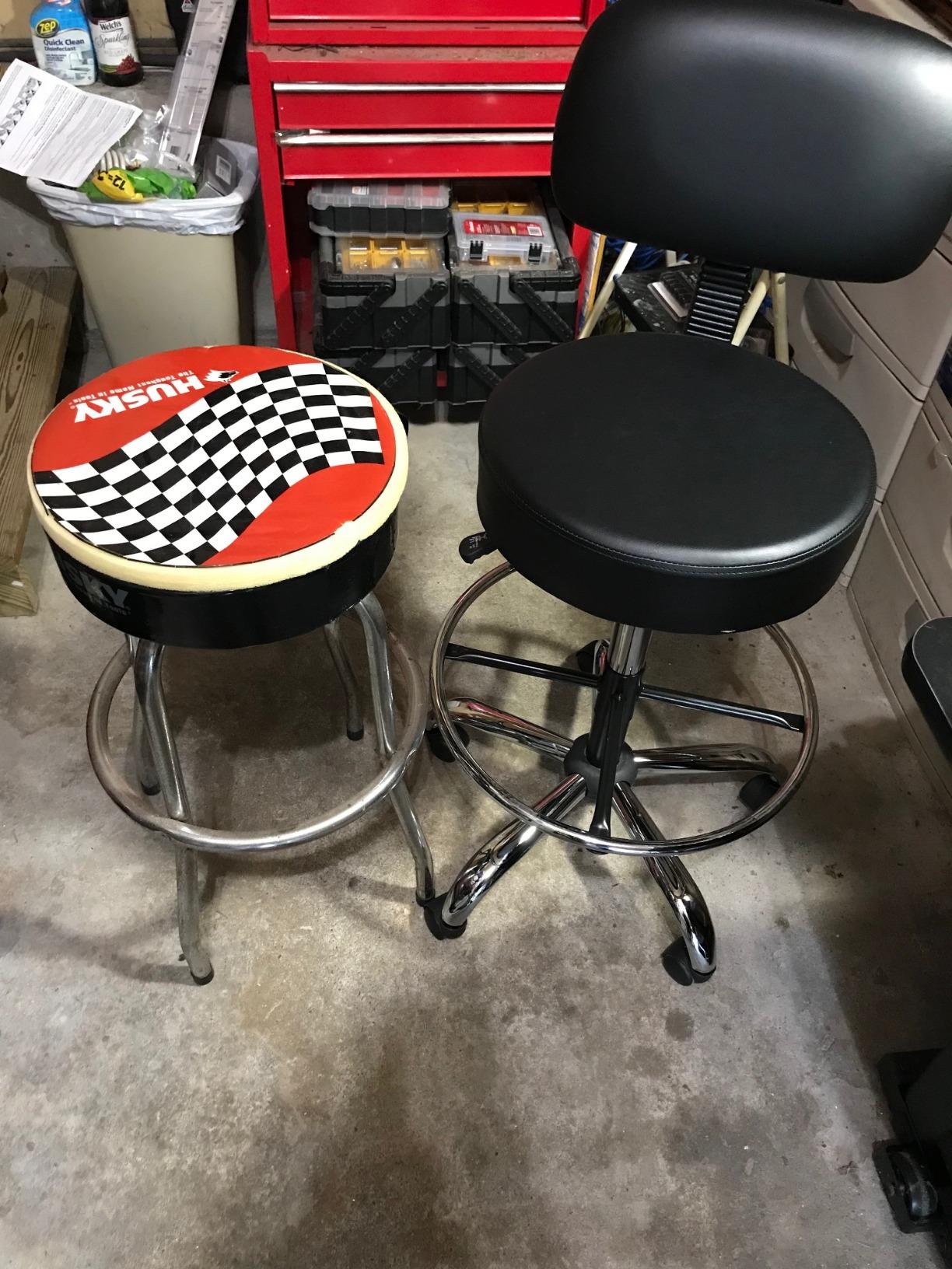 Amazon Basics Multi-Purpose Adjustable Drafting Spa Bar Stool with Sturdy Foot Rest, Back Support Cushion, 360° Swivel and Wheels, Black customer photo 1