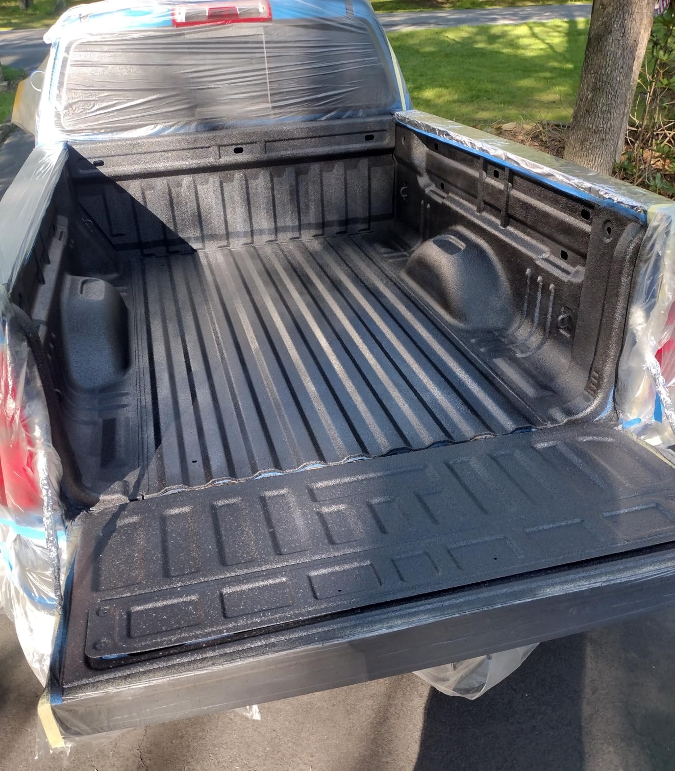Custom Shop U-Pol Raptor Black Urethane Spray-On Truck Bed Liner Kit w/Free Custom Coat Spray Gun with Regulator, 4 Quarts customer photo 1