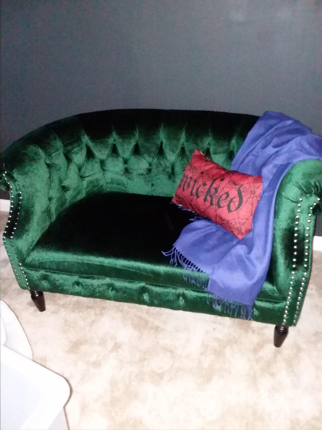 GDFStudio Melaina Tufted Chesterfield Velvet Loveseat with Scrolled Arms, Garnet and Dark Brown customer photo 2