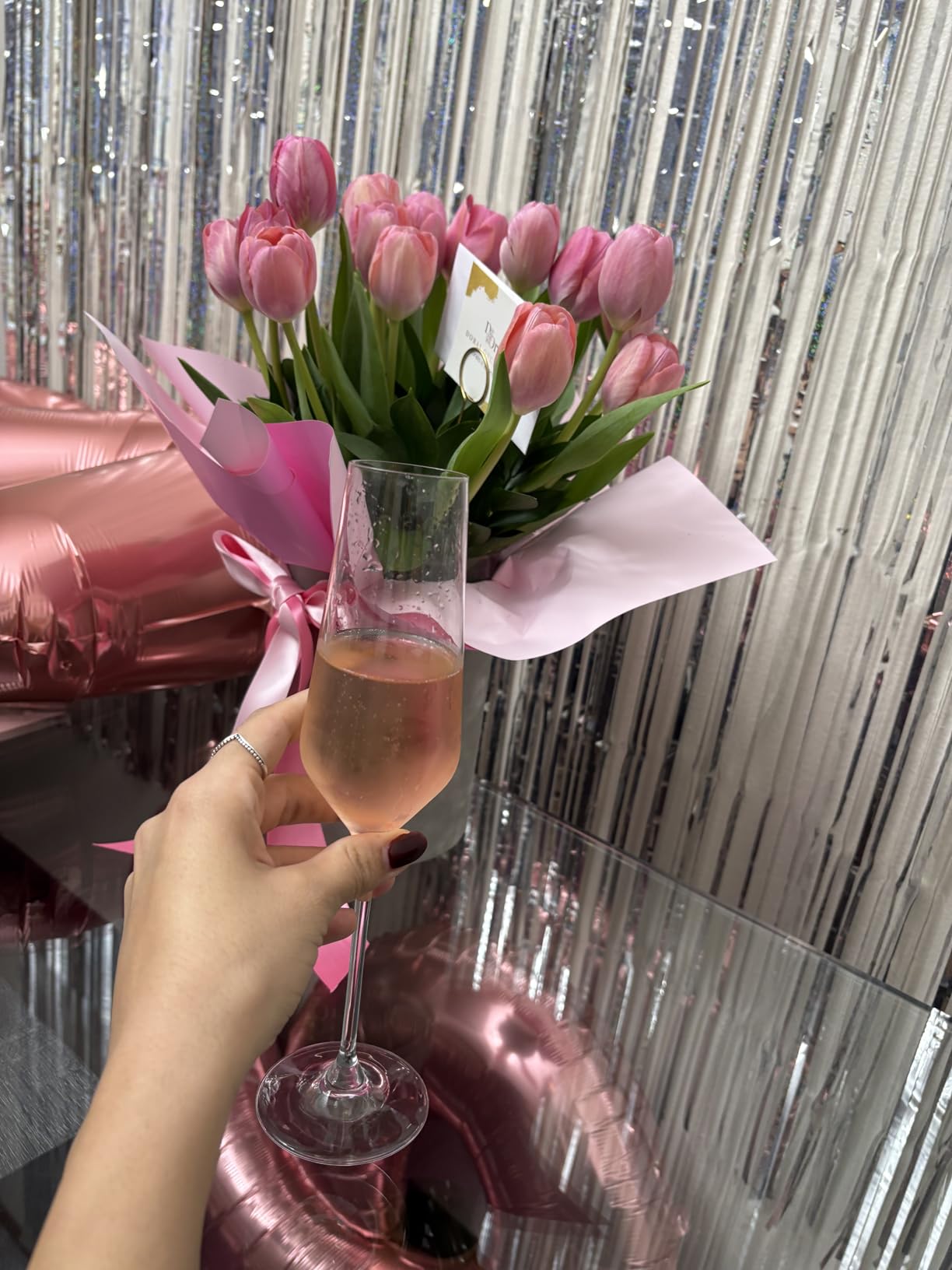 JoyJolt Champagne Glasses Layla Collection, Set of 4 - 6.7 oz Elegant Crystal Stemmed Champagne Flutes customer photo 1