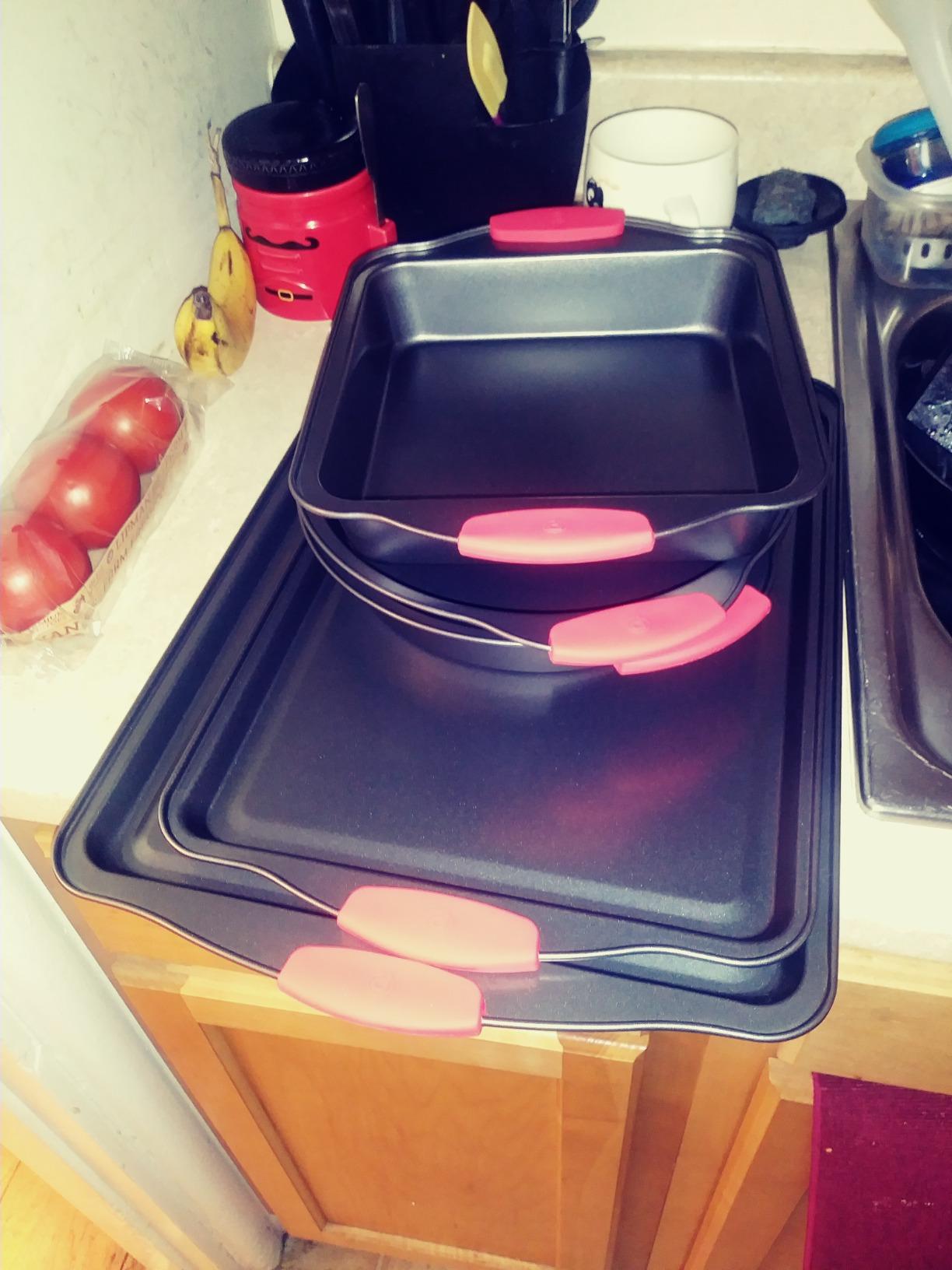 PERLLI Non-Stick 10-Piece Baking Pan Set, BPA-Free Carbon Steel Bakeware Set with Silicone Handles, Stackable Kitchen Oven Set, Cookie Sheet, Baking Tray, Baking Sheet Set, Oven Safe (446°F) customer photo 2