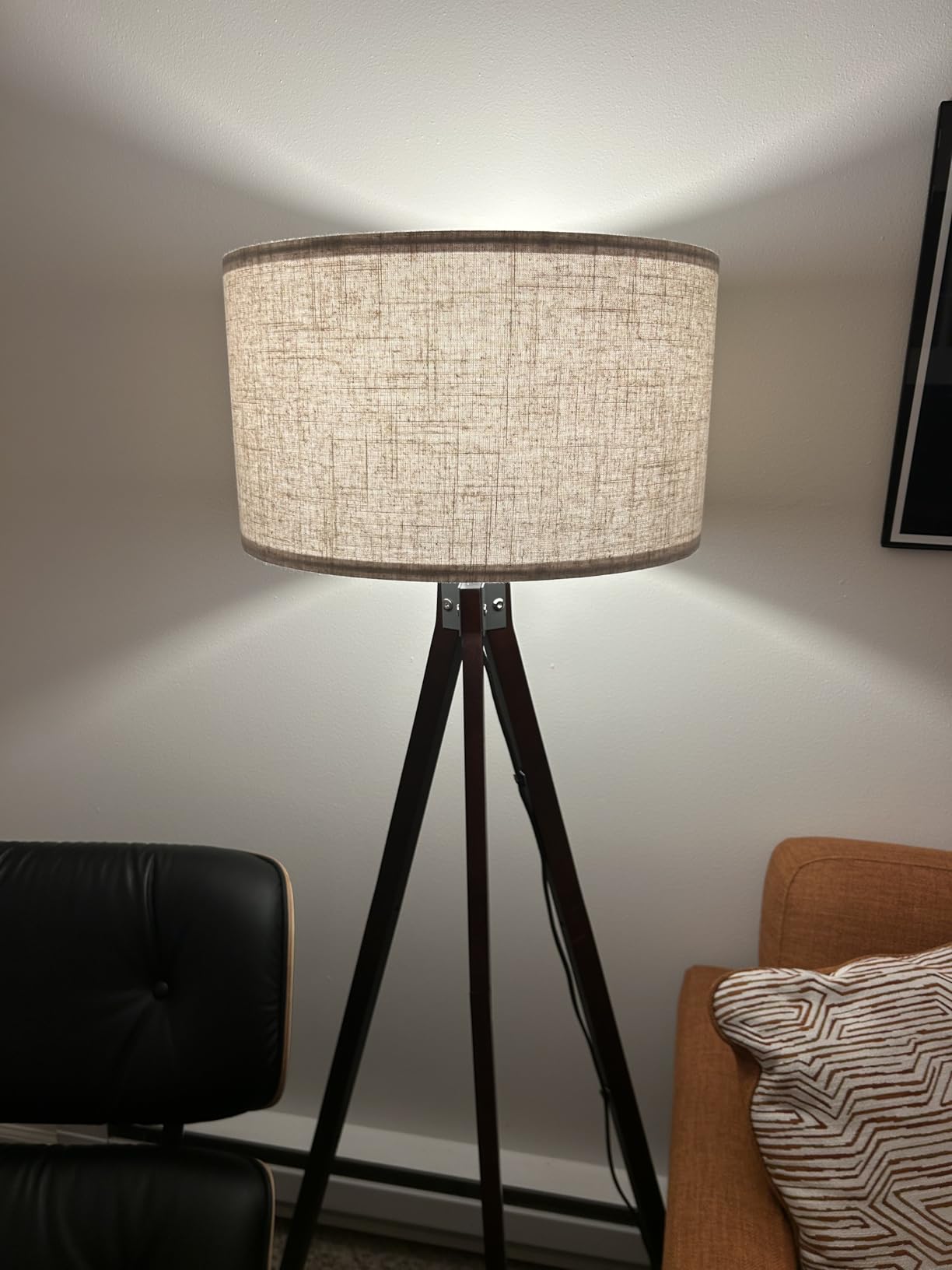 LEPOWER Tripod Floor Lamp Mid Century Modern Standing Lamps for Living Room | Light-Diffusing Linen Shade, Premium Rubberwood Tripod with E26 Base, Adding Warmth to Bedroom, Office & Study Corner Brown customer photo 2