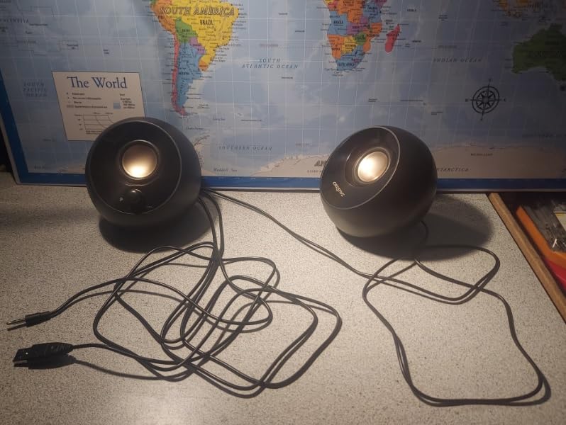 Creative Pebble, 2.0 USB Desktop Stereo Speakers for PC/Laptop, White customer photo 1