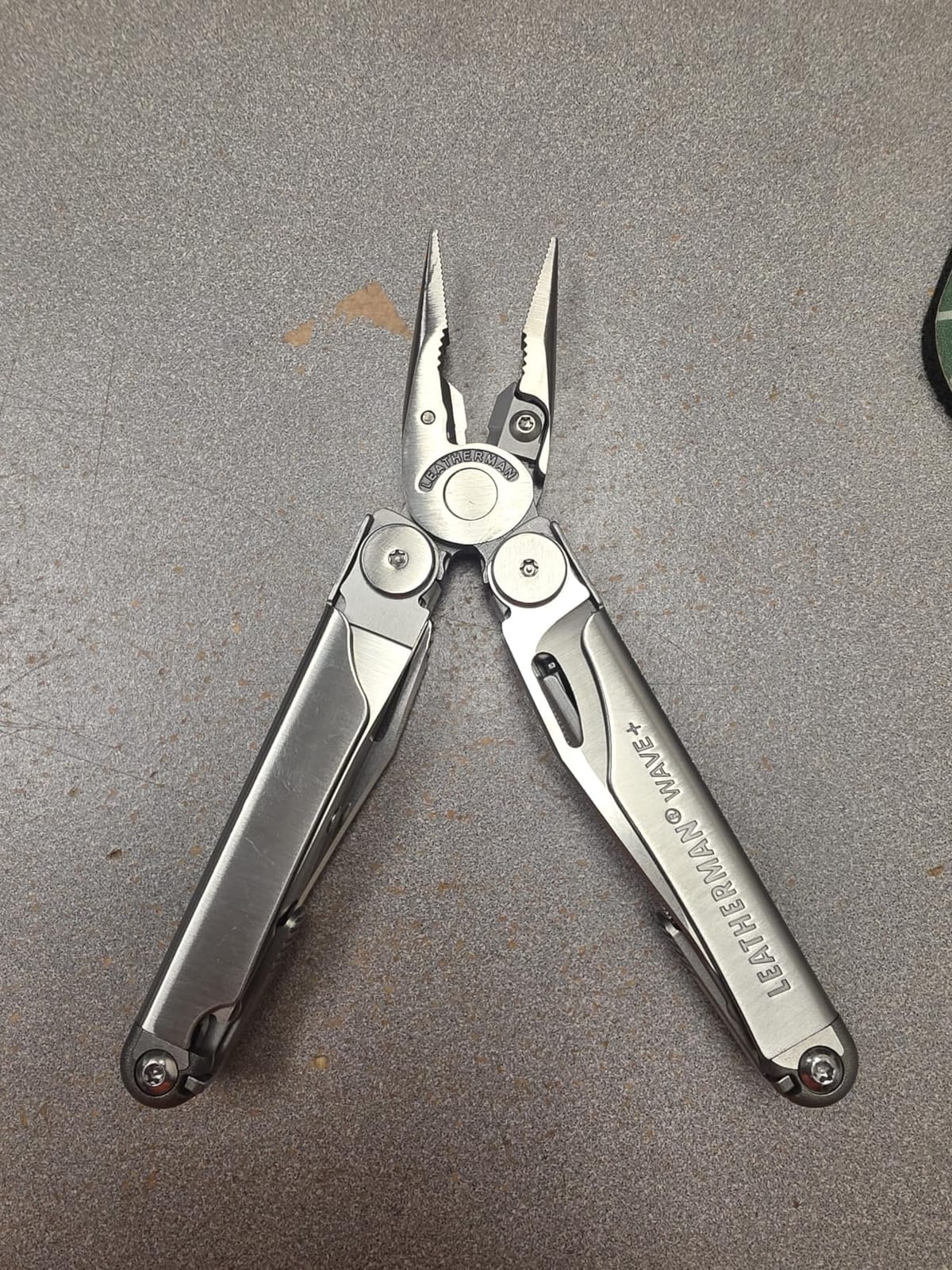 LEATHERMAN Wave Plus 18-in-1 Multi-Tool, DIY and Outdoors, Stainless Steel | Outside-Accessible Blades, Replaceable Wire Cutters, Spring-Action Scissors, Locking Tools customer photo 1