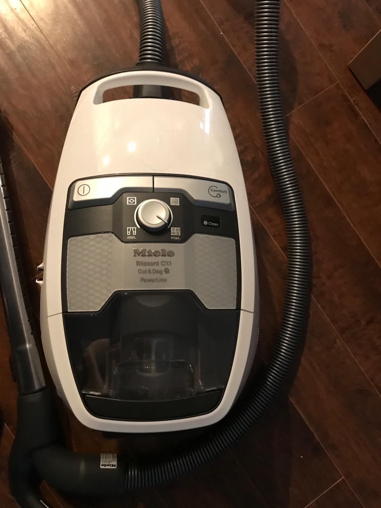 Miele Blizzard CX1 Cat & Dog Bagless Canister Vacuum, Lotus White customer photo 1