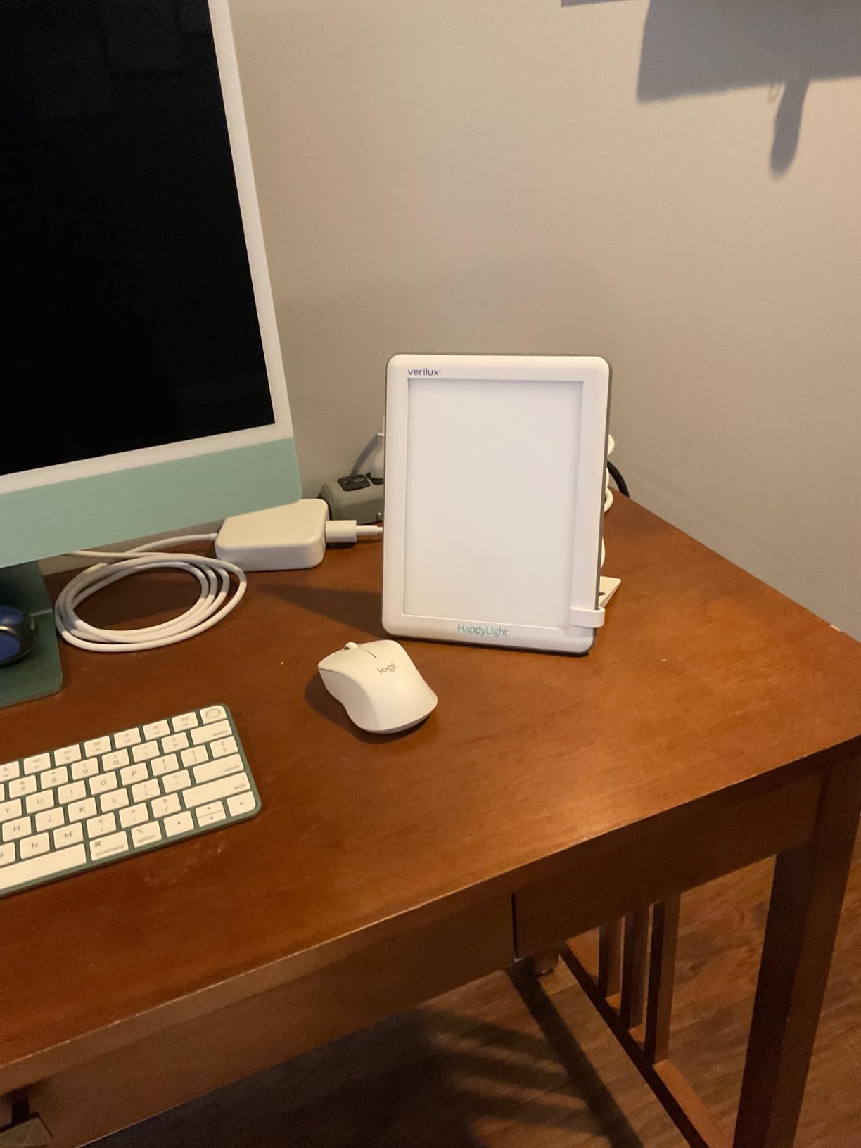 Verilux HappyLight Lucent - One-Touch Light Therapy Lamp with 10,000 Lux, UV-Free, LED Bright White Light & Detachable Stand for Boosting Mood & Improving Sleep customer photo 2