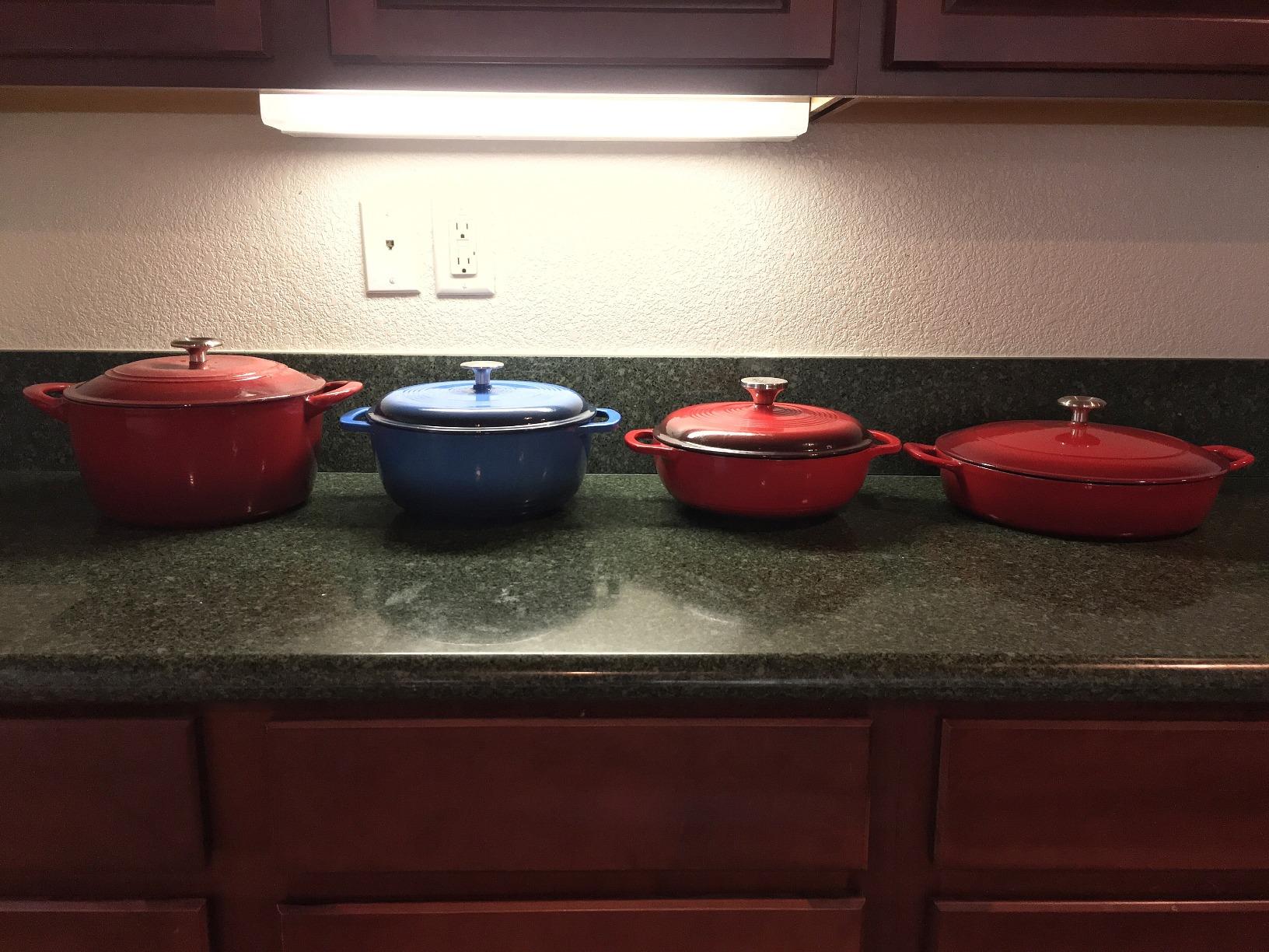 Amazon Basics Enameled Cast Iron Dutch Oven Pot with Lid, Round, 4.3-Quart, White customer photo 1