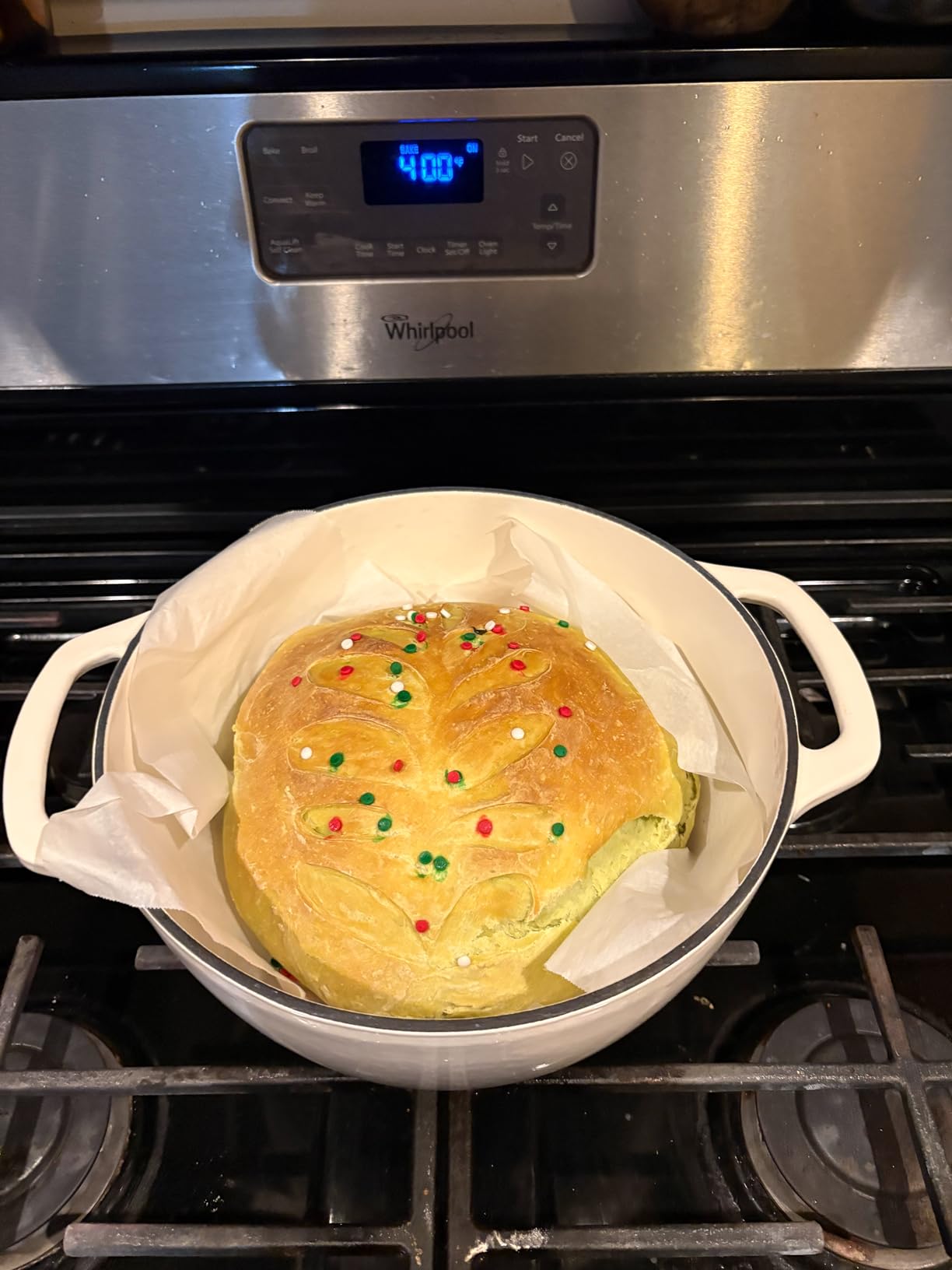 Amazon Basics Enameled Cast Iron Dutch Oven Pot with Lid, Round, Dual Handles, Heavy-Duty, Oven Safe for Stews, Roasting, Baking, 7.3-Quart, White customer photo 2
