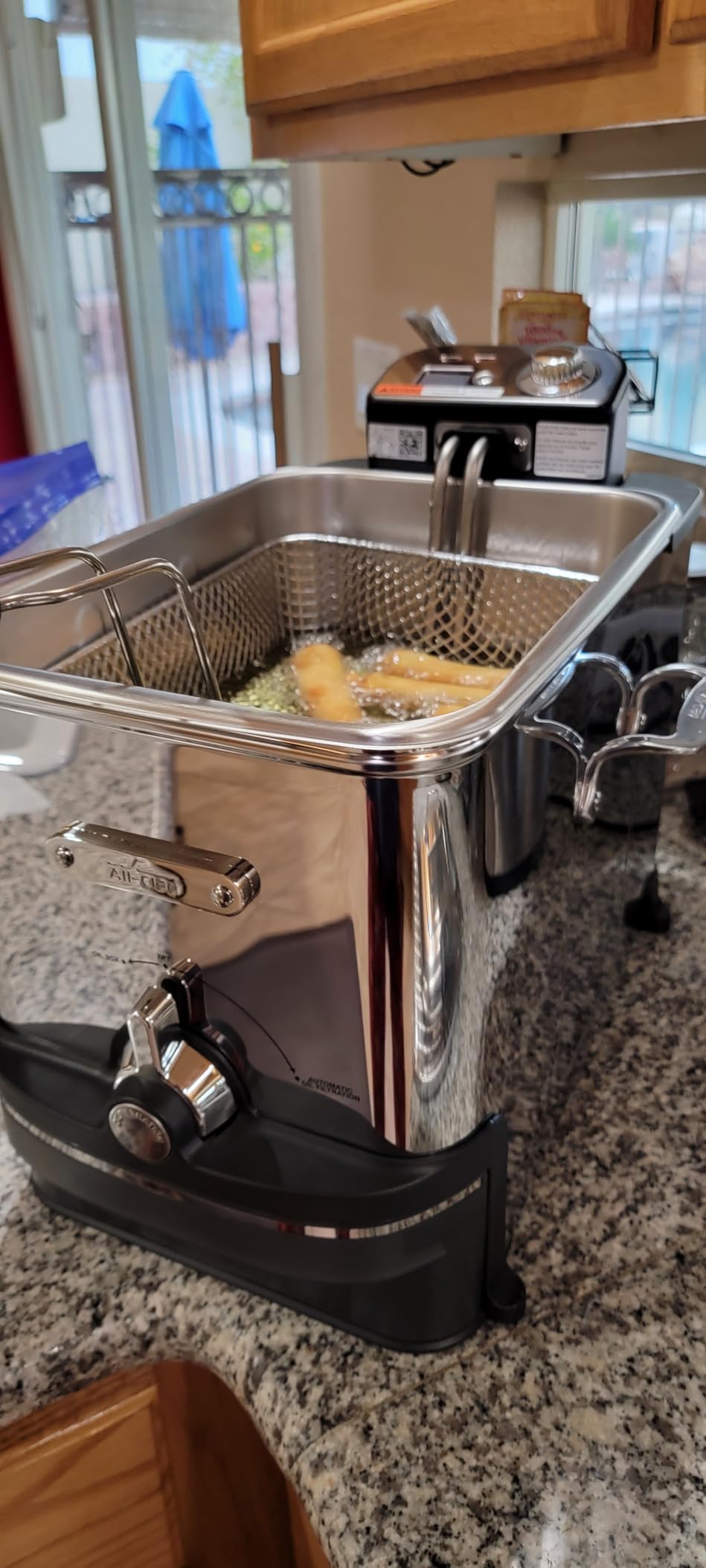 All-Clad Electric Deep Fryer with Basket and Lid, Stainless Steel Deep Fryer for Home Use, 1700W, Dishwasher Safe customer photo 2