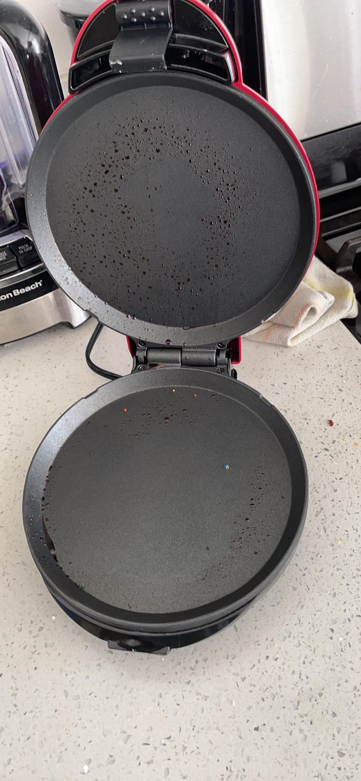 Dash Round Express Electric - Pancake Maker & Eggs Griddle System - Healthy Breakfast Maker - Quick Heat-Up & Easy Cleanup - nonstick surface - Red customer photo 2