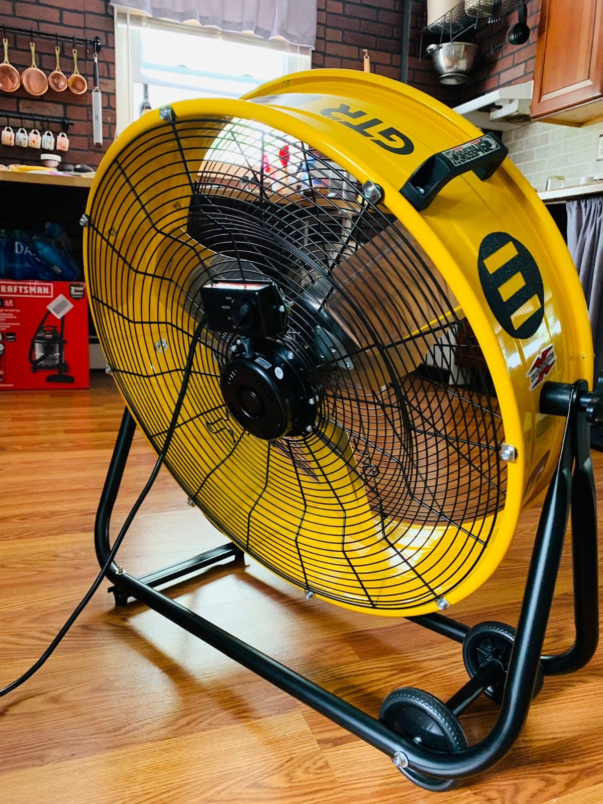 Tornado - 24 Inch High Velocity Heavy Duty Tilt Metal Drum Fan Yellow Commercial, Industrial Use 3 Speed 7700 CFM 1/3 HP 8 FT Cord ETL Safety Listed customer photo 1