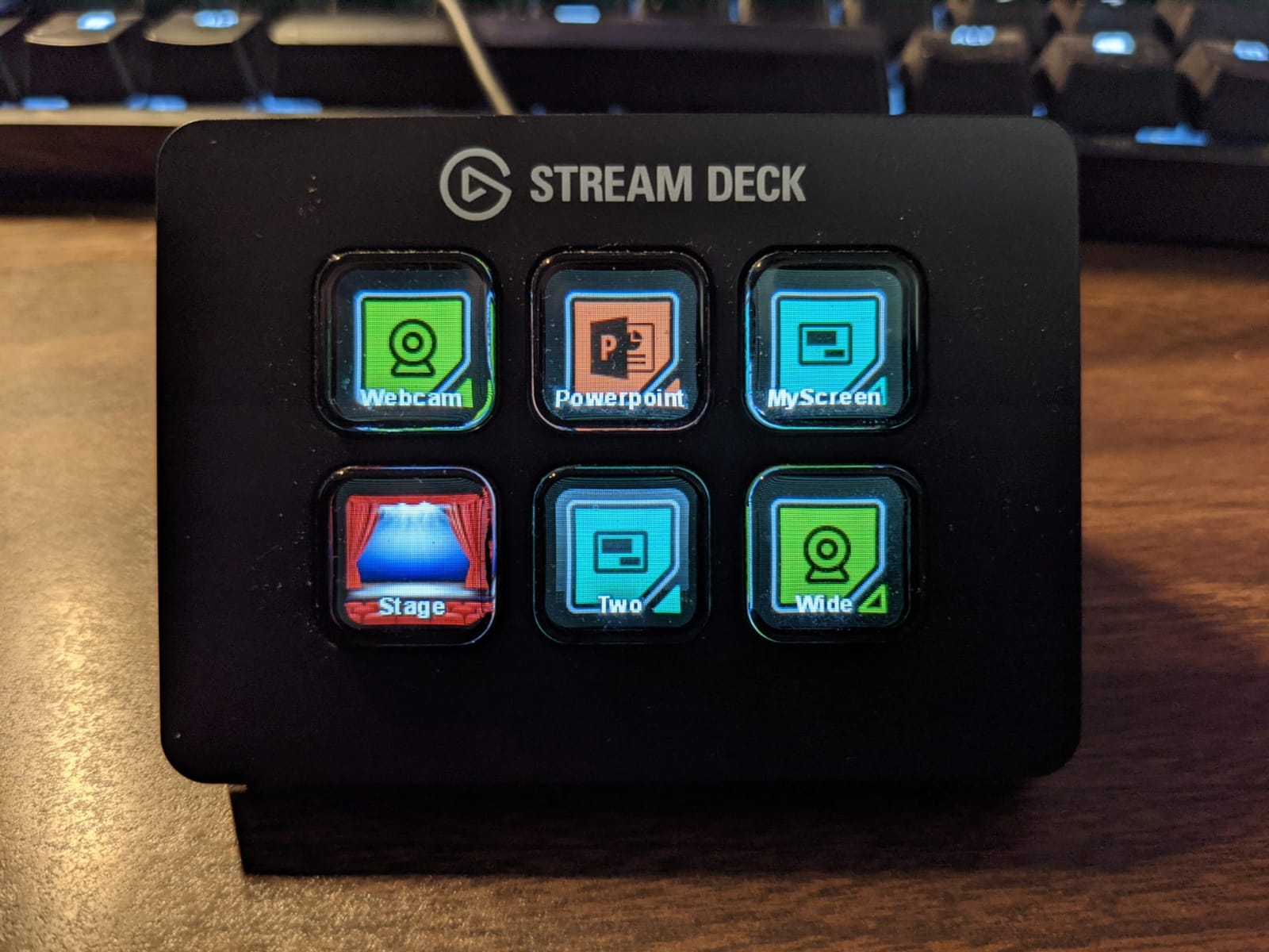 Elgato Stream Deck Mini, 6 Customizable LCD Macro Keys | Compatible with Zoom, Teams, Office, Adobe apps and more, Drag-and-drop setup, Multi-action sequencing, Works Mac and PC customer photo 2