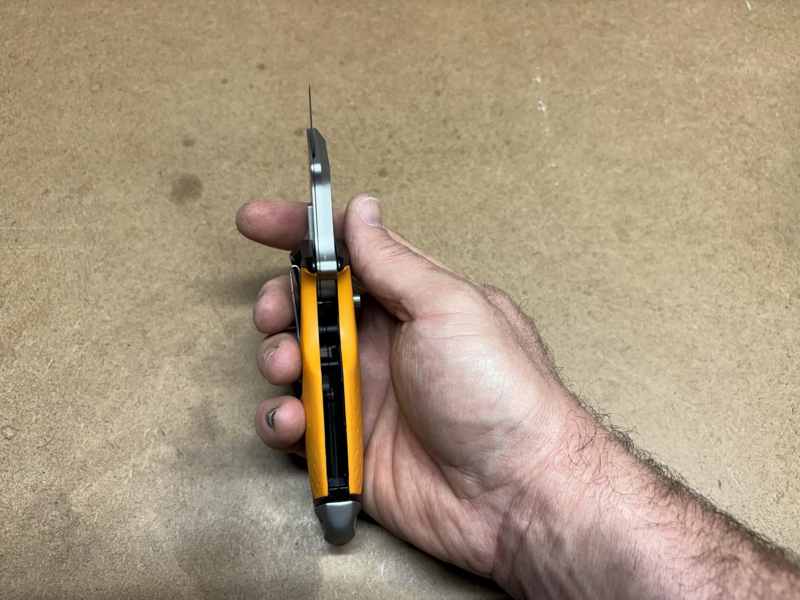 Fiskars Pro Folding Utility Knife, Dual-Lock, 4.5