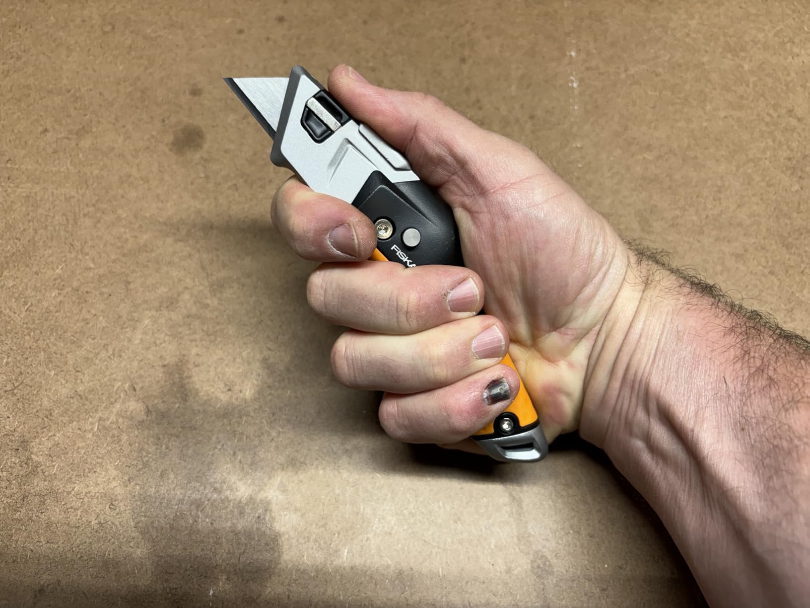 Fiskars Pro Folding Utility Knife, Dual-Lock, 4.5