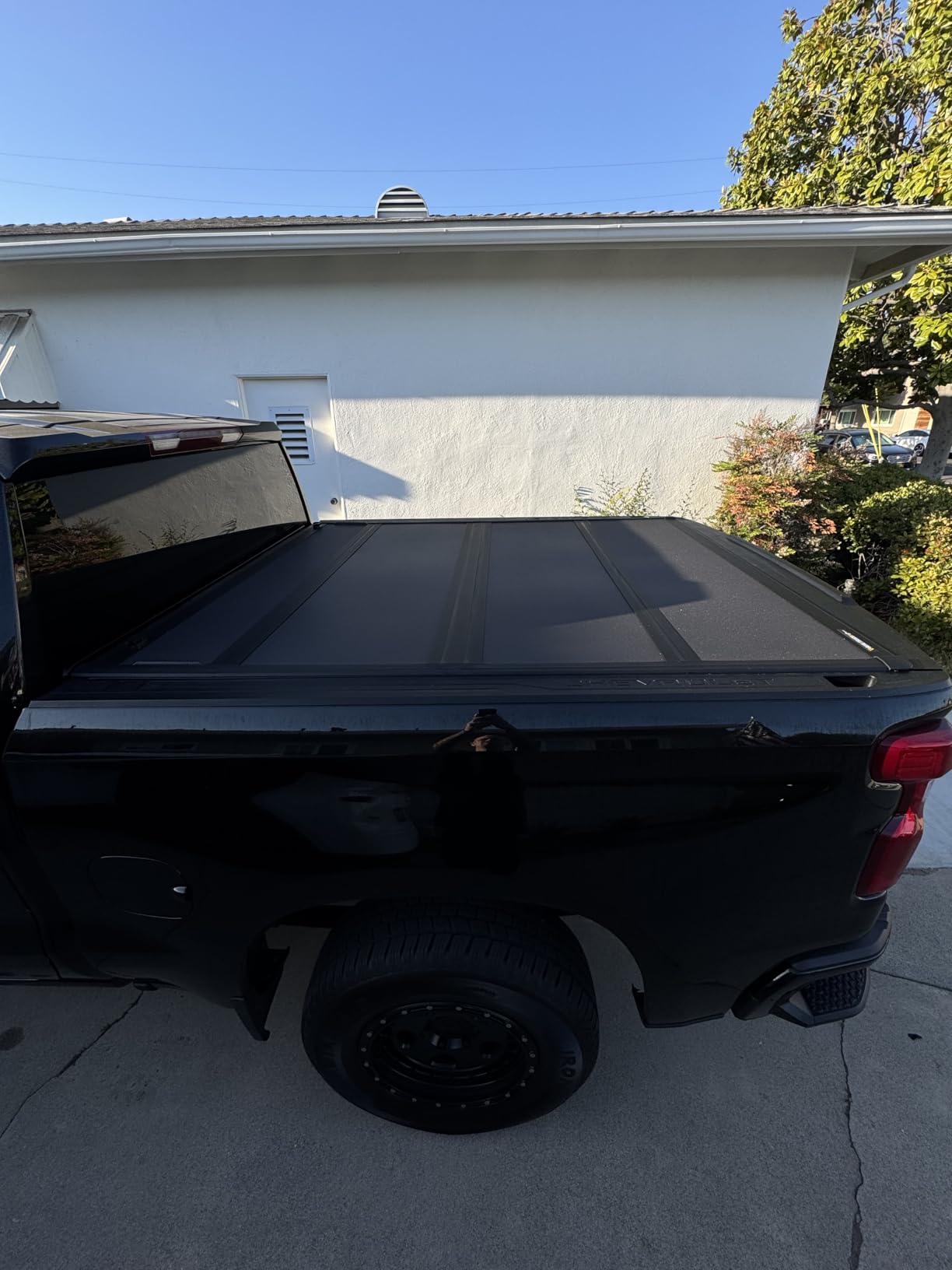 RealTruck BAK BAKFlip MX4 Hard Folding Truck Bed Tonneau Cover | Fits 2019-2026 Chevy/GMC Silverado/Sierra | 5' 10