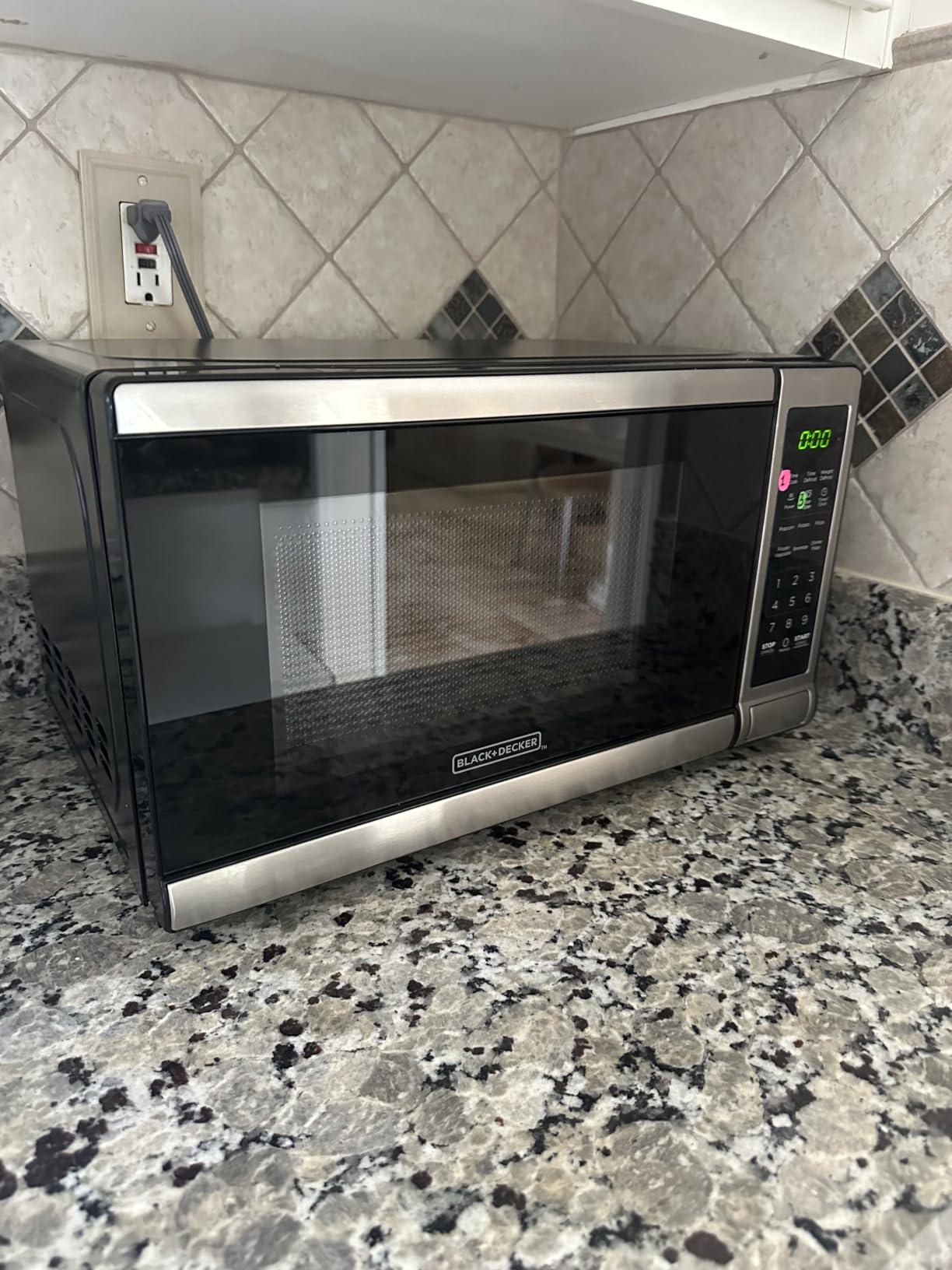 BLACK+DECKER Countertop Microwave Oven, 0.7 Cu.Ft, 700W, Stainless Steel customer photo 1