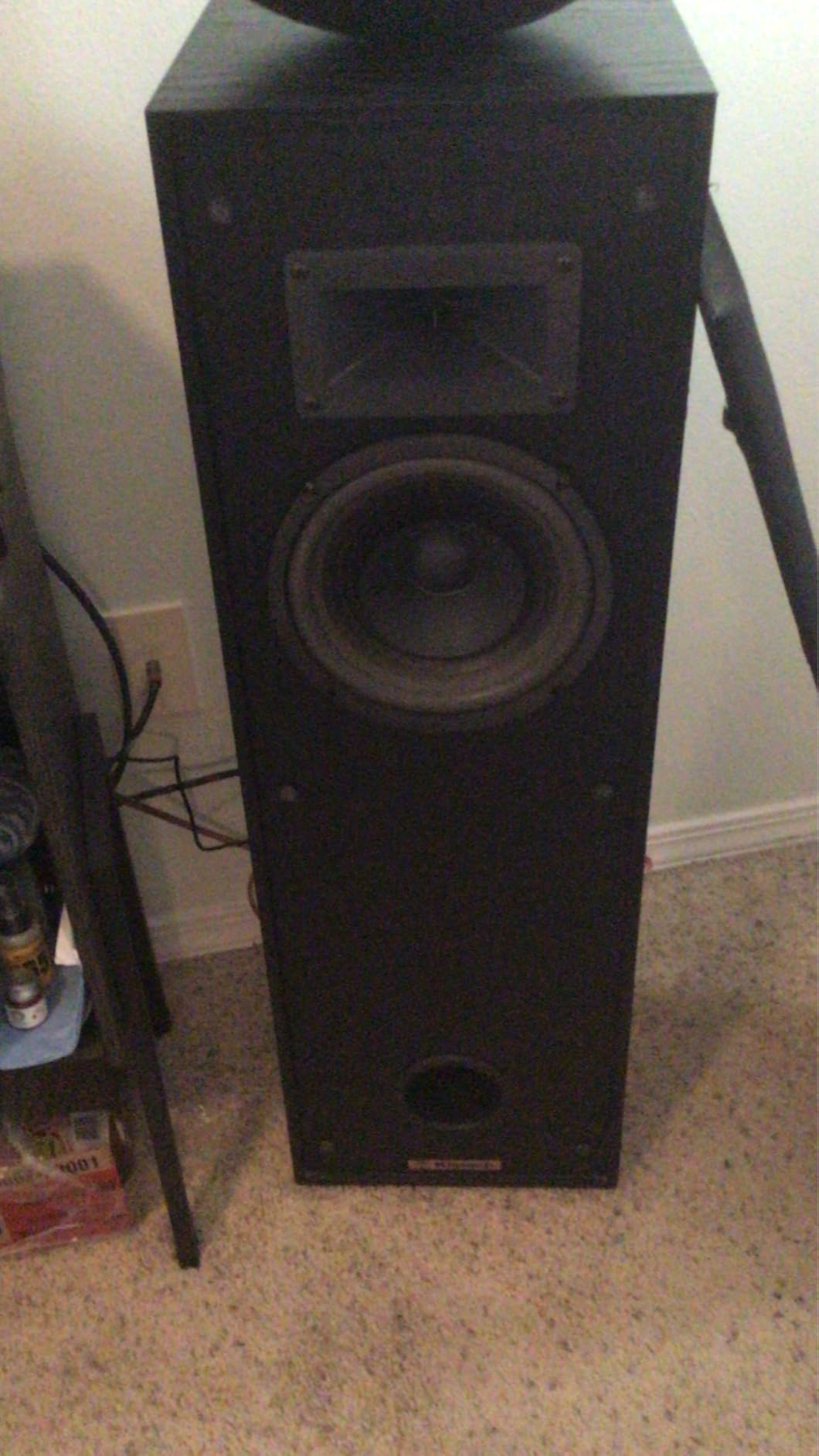 Dali Oberon 7 Floorstanding Speaker - White (Each) customer photo 2