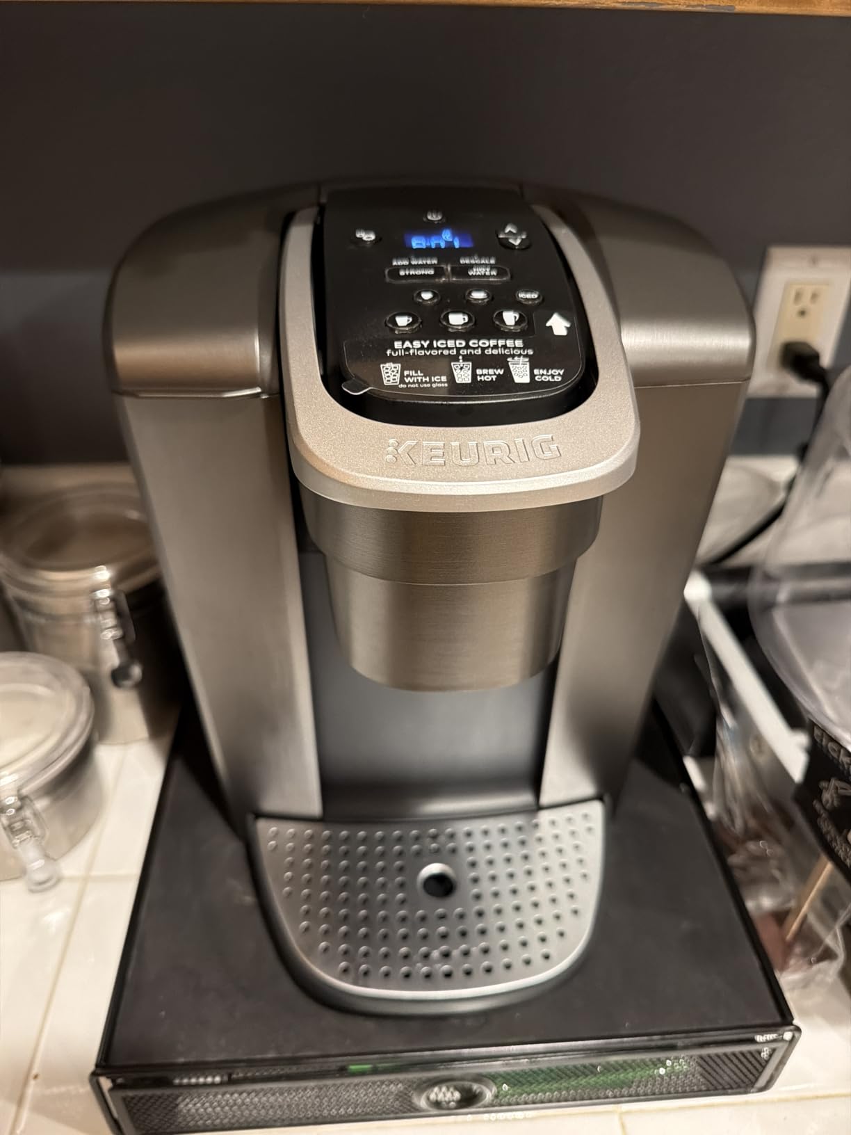 Keurig K-Elite Single Serve K-Cup Pod Coffee Maker, with Strength and Temperature Control, Iced Coffee Capability, 8 to 12oz Brew Size, Programmable, Brushed Gold customer photo 1