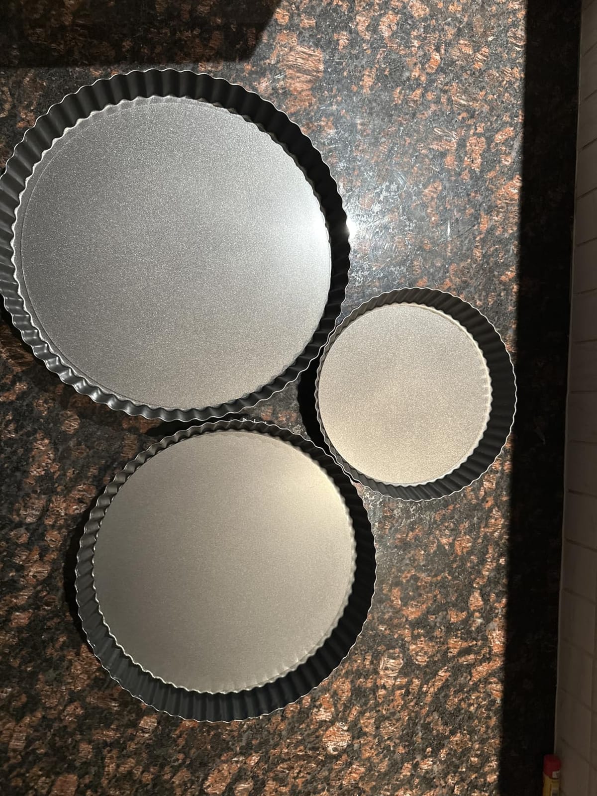 Tosnail Set of 3 Non-Stick Round Quiche Pan, 12 Inch, 10 Inch, 8 Inch Fruit Tart Pan, Fluted Pie Pan with Removable Bottoms customer photo 2