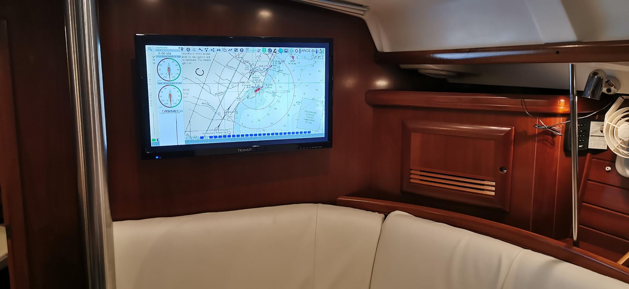 FREE SIGNAL TV Transit 12 Volt Flat Screen TV for RV, 22 inch TV with LED Screen, AC/DC Powered with HD Resolution, HDMI/USB Inputs, Use in RVs, Campers, Boats and Off-Grid Applications customer photo 1