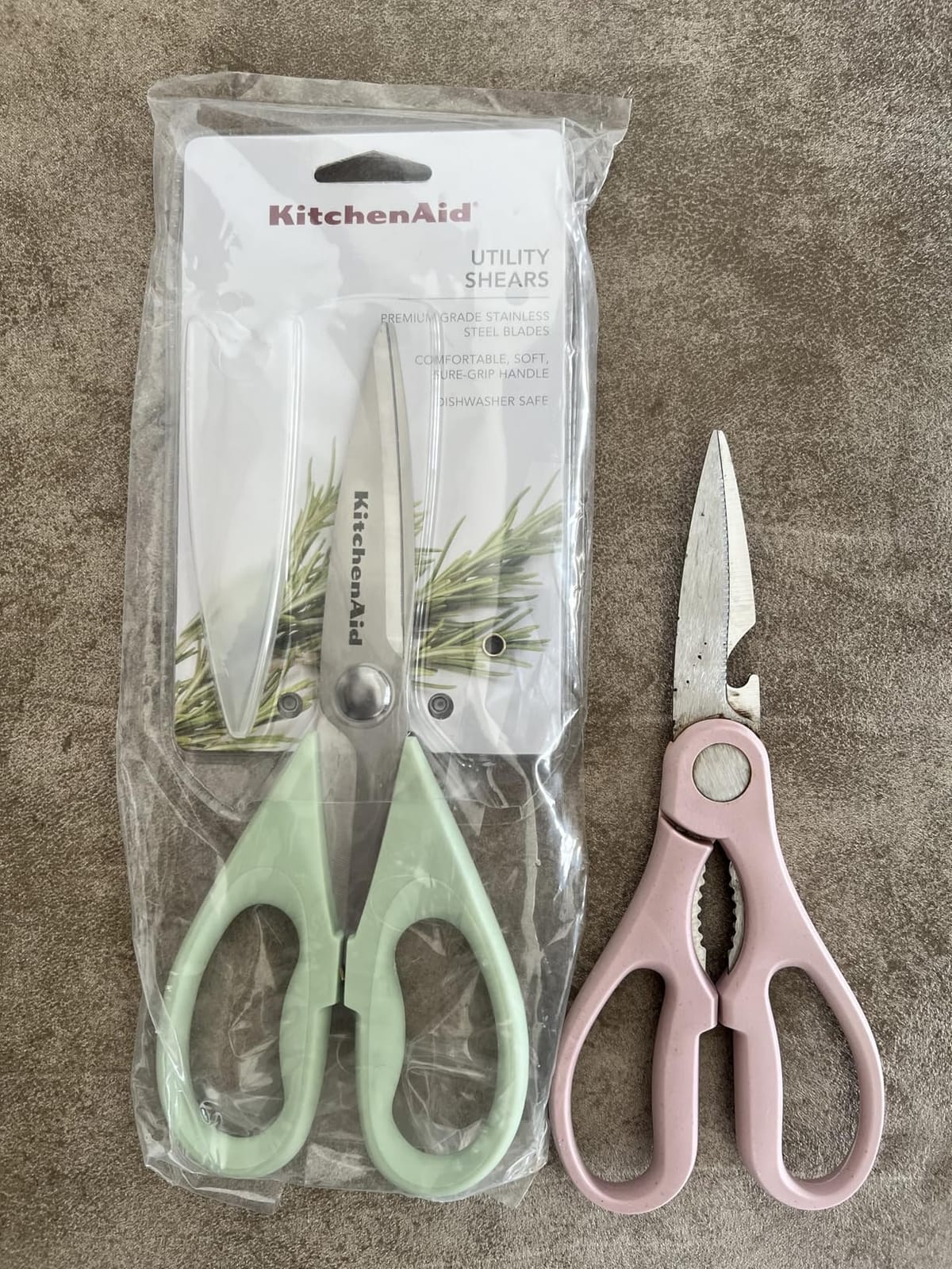 KitchenAid All Purpose Kitchen Shears with Protective Sheath Durable Stainless Steel Scissors, Dishwasher Safe, Soft Grip Comfort Handle, 8.72 Inch, Black customer photo 1