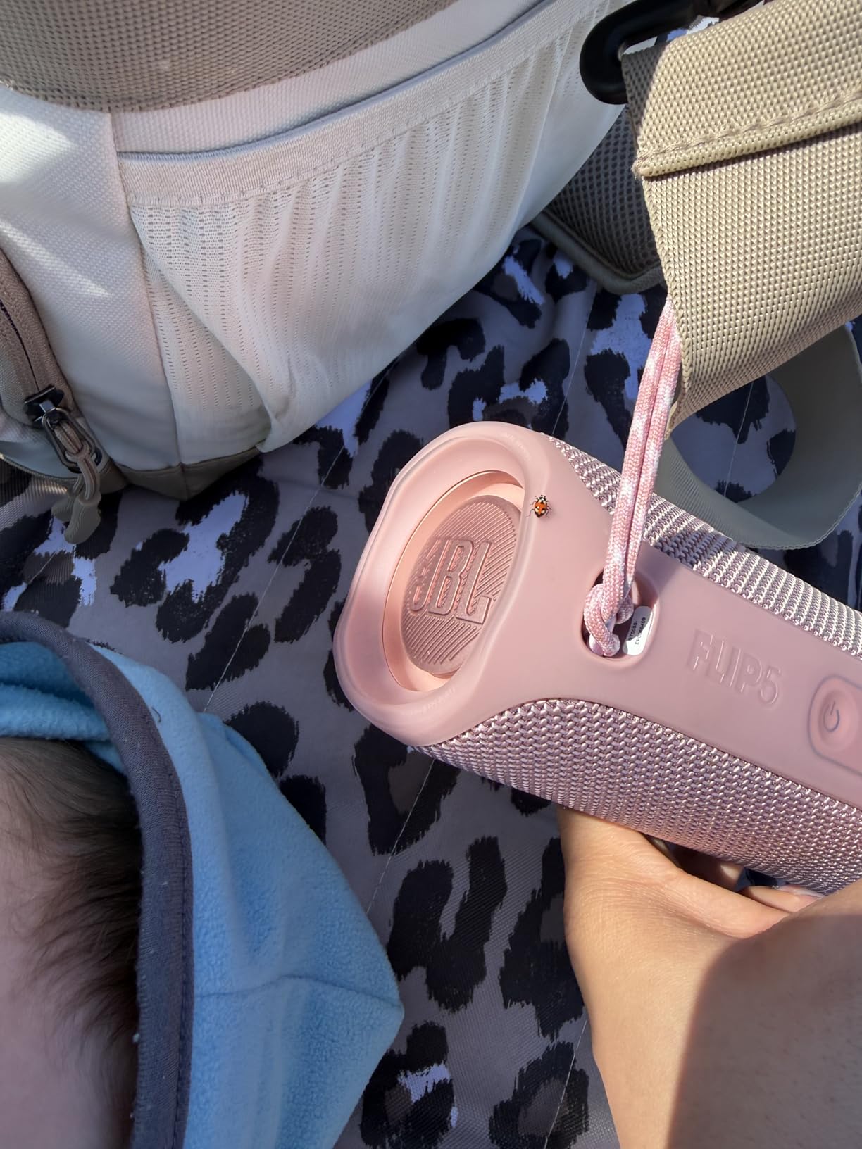 JBL FLIP 5, Waterproof Portable Bluetooth Speaker, White | Sounds better than ever, Bring the party anywhere, Make a splash with IPX7 waterproof design customer photo 2