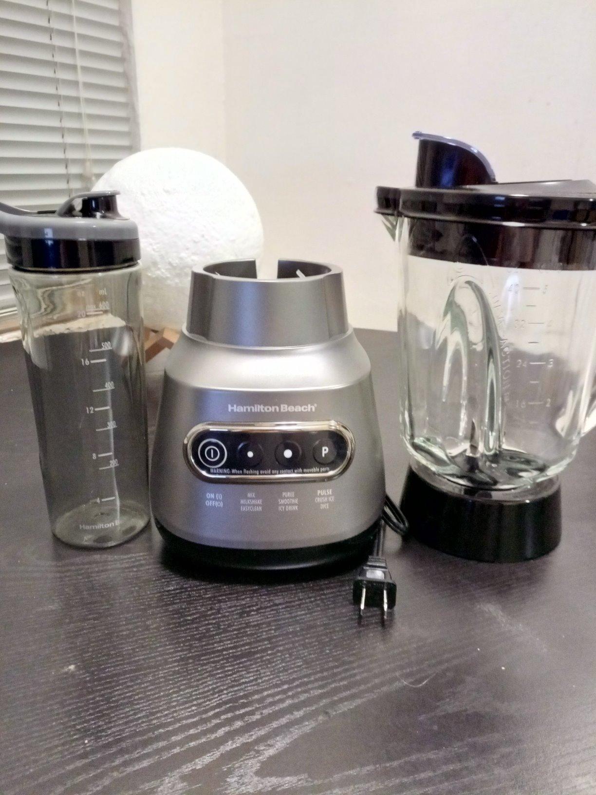 Hamilton Beach Quiet Blender for Smoothies With Wave Action System | 40oz Glass Jar + 20oz Personal Blender Jar | Quiet Design | Stainless Steel Sabre Blades | 800 Watts | Silver | 58181J customer photo 1