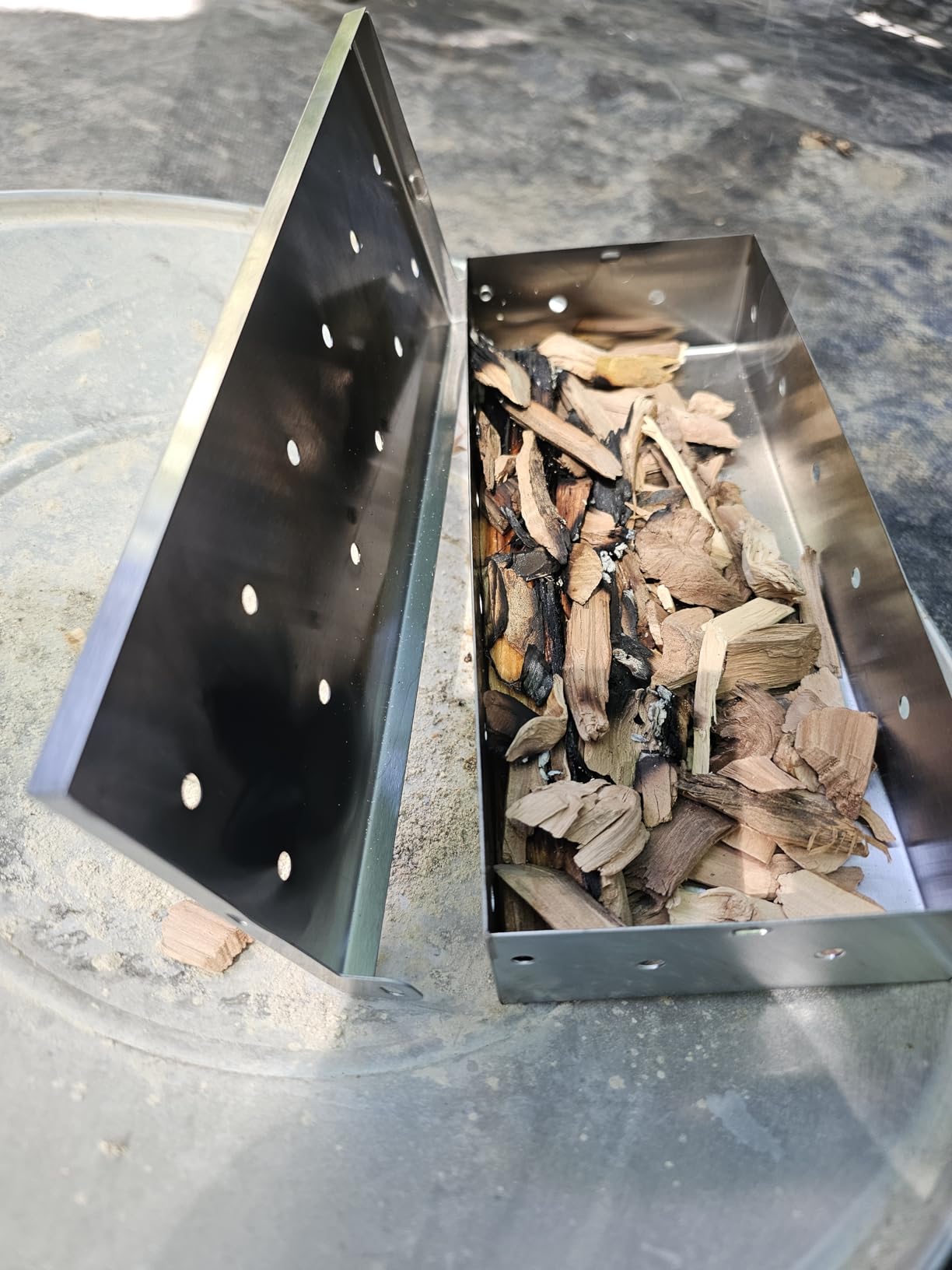 Kaluns Universal Stainless Steel Smoker Box, Gas or Charcoal Grill Smoke Box, Works with Wood Chips, add Delicious Smoked Flavor, Hinged Lid, Warp Free Grill Accessories customer photo 2