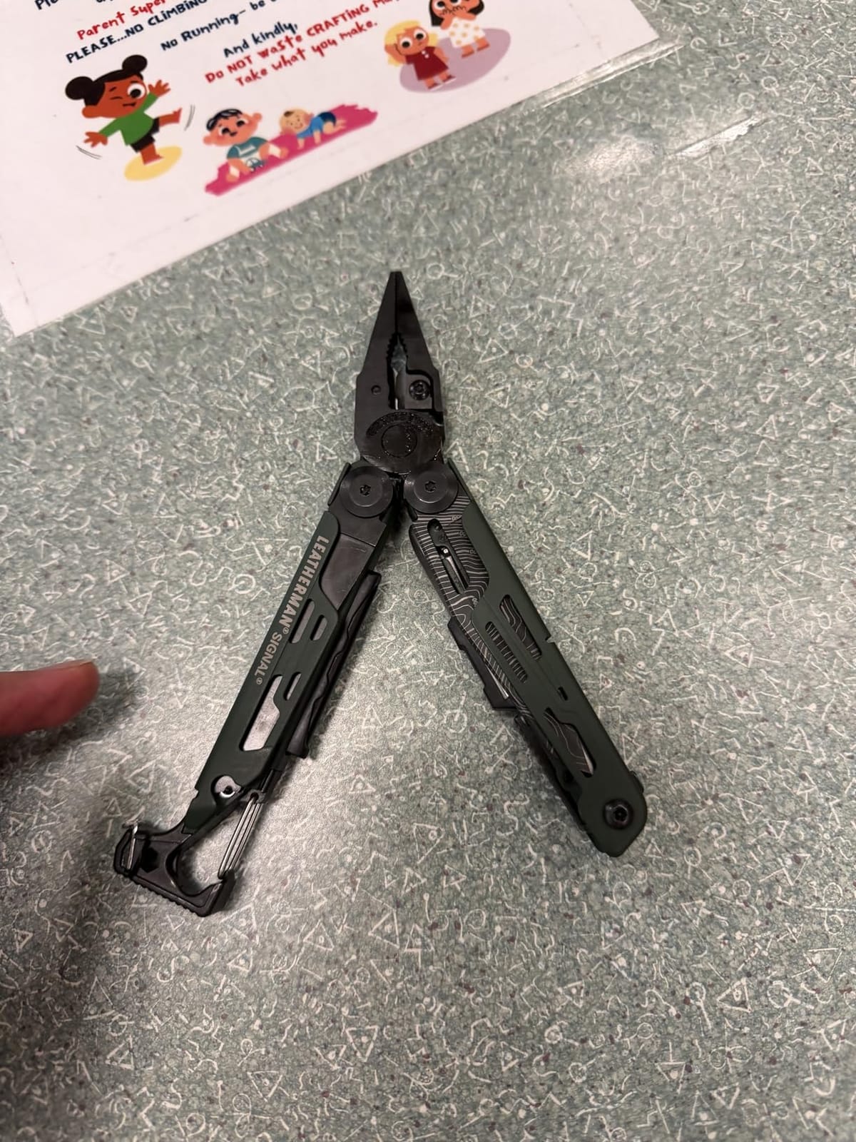 LEATHERMAN Signal 19-in-1 Multi-Tool, Coyote Tan | Ferrocerium Fire Starter, Emergency Whistle & Diamond-Coated Sharpener for Camping, Hiking & Survival, Made in USA customer photo 2