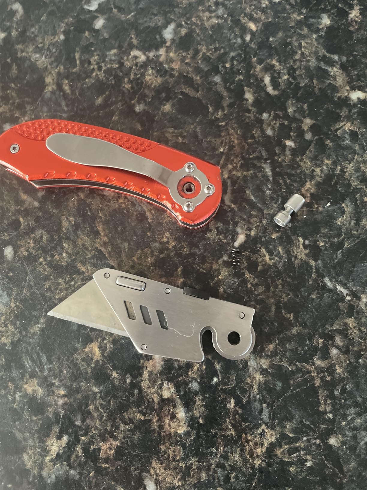 Amazon Basics Folding Utility Knife Box Cutter with Back-lock Mechanism, Aluminum Handle customer photo 1