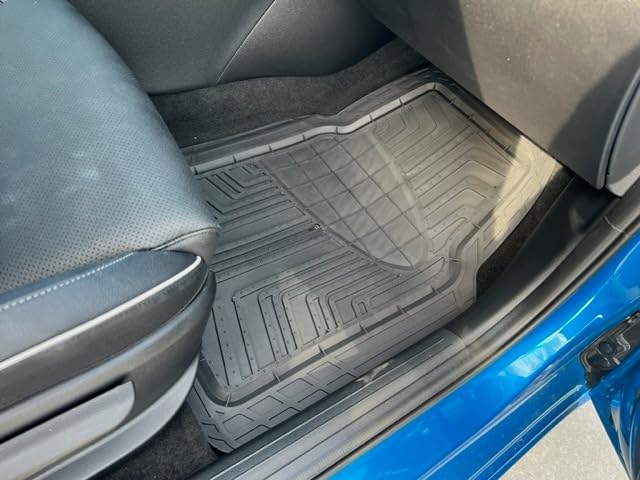 Amazon Basics 4-Piece Premium All-Season Anti-Slip Rubber Floor Mats, All Weather Protection for Cars, SUVs and Trucks, Universal Trim to Fit, Black customer photo 2