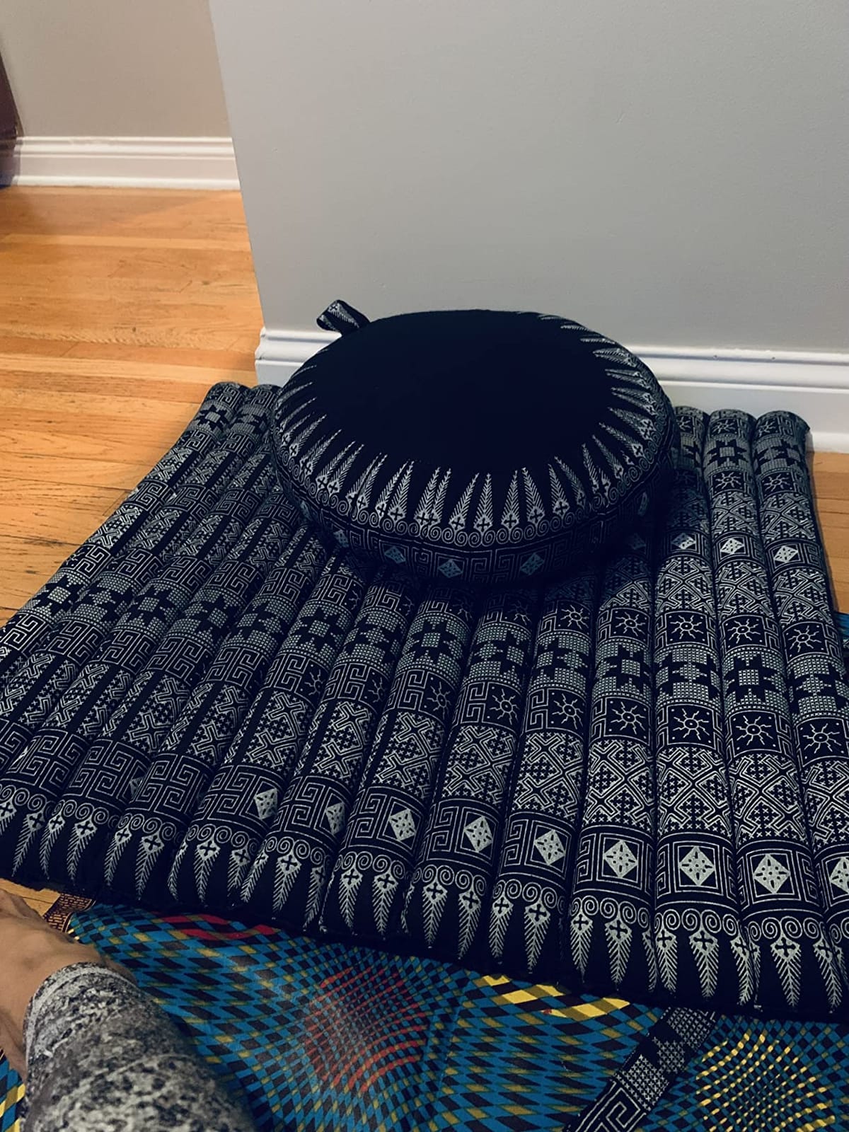 Leewadee Meditation Cushion Set - 1 Round Zafu Meditation Pillow and 1 Square Roll-Up Zabuton Meditation Mat, Pillows Bundle Filled with Kapok customer photo 1