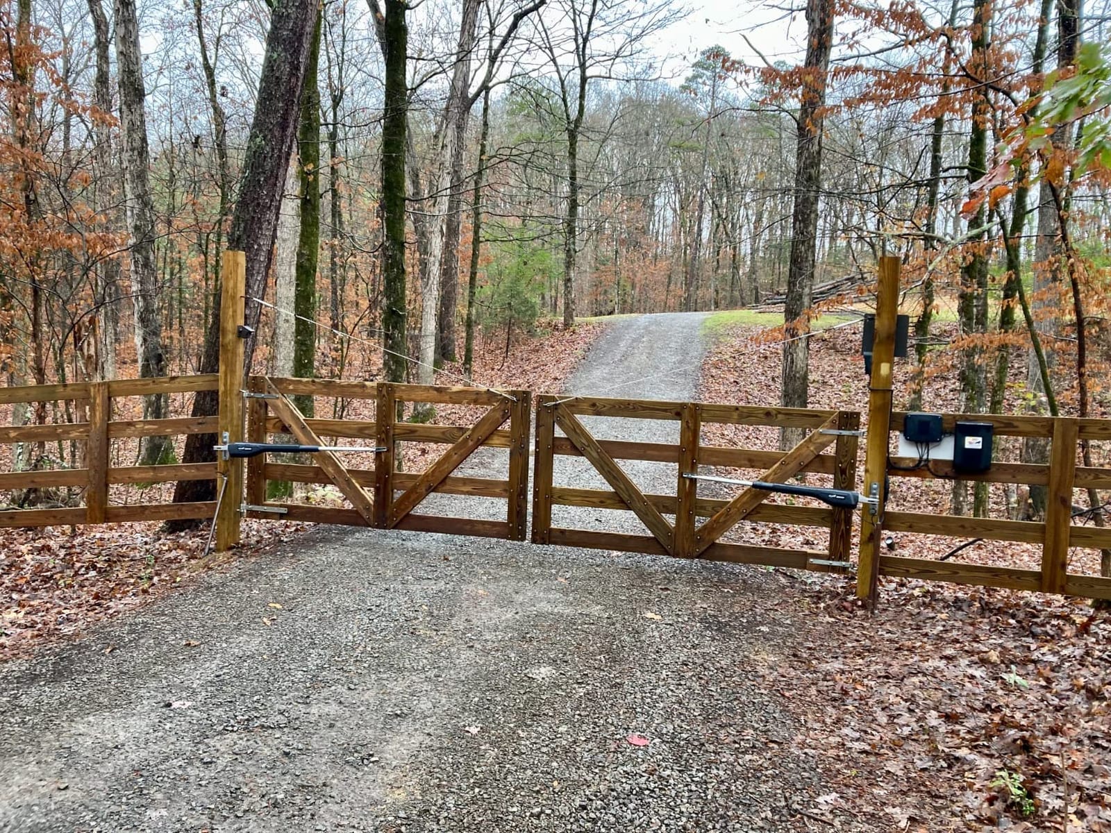Mighty Mule MM372W Dual Automatic Gate Opener, Smart and Solar Ready-Up to 16ft Long or 550lb per Leaf customer photo 1