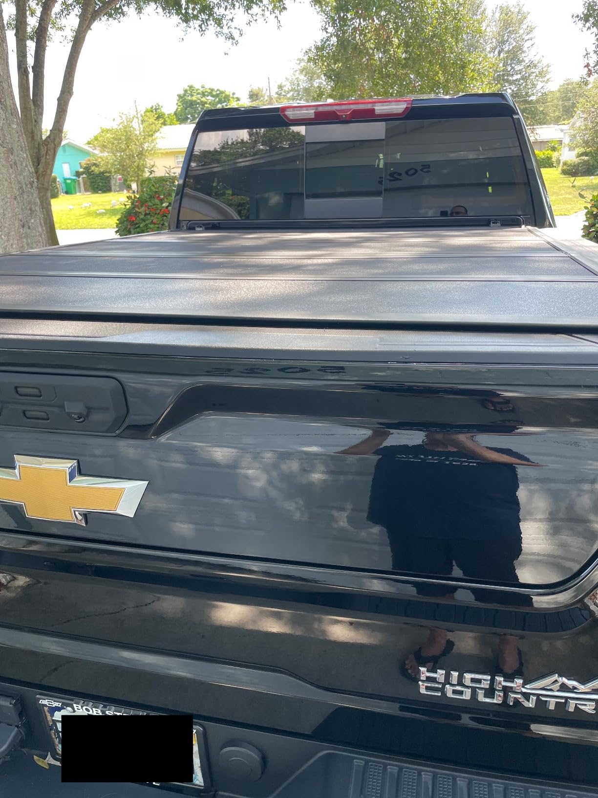 RealTruck BAK BAKFlip MX4 Hard Folding Truck Bed Tonneau Cover | Fits 2020-2026 Chevy/GMC Silverado/Sierra 2500/3500 | 6' 10